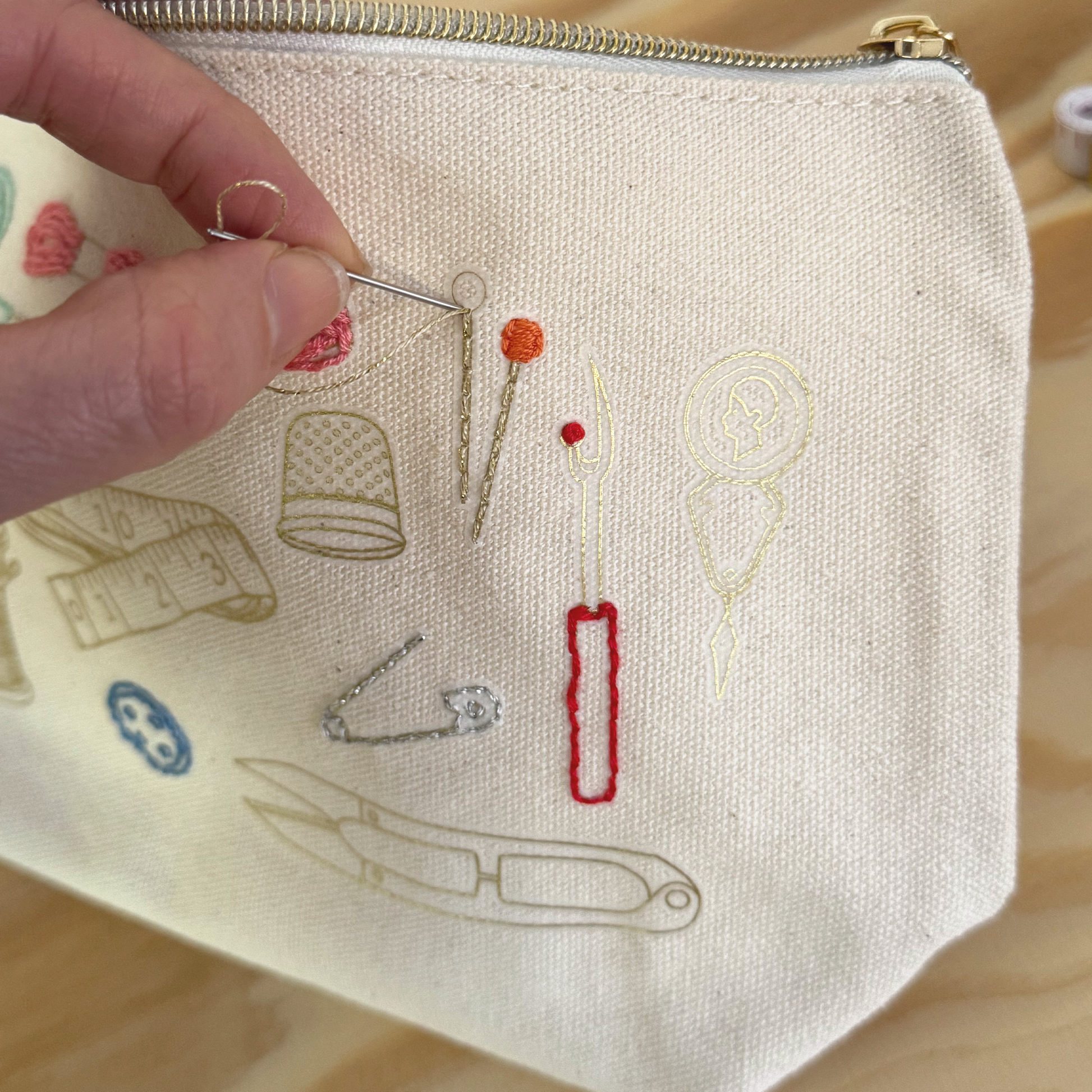 Aloittelijaystävällinen kirjontapakkaus projektipussiin