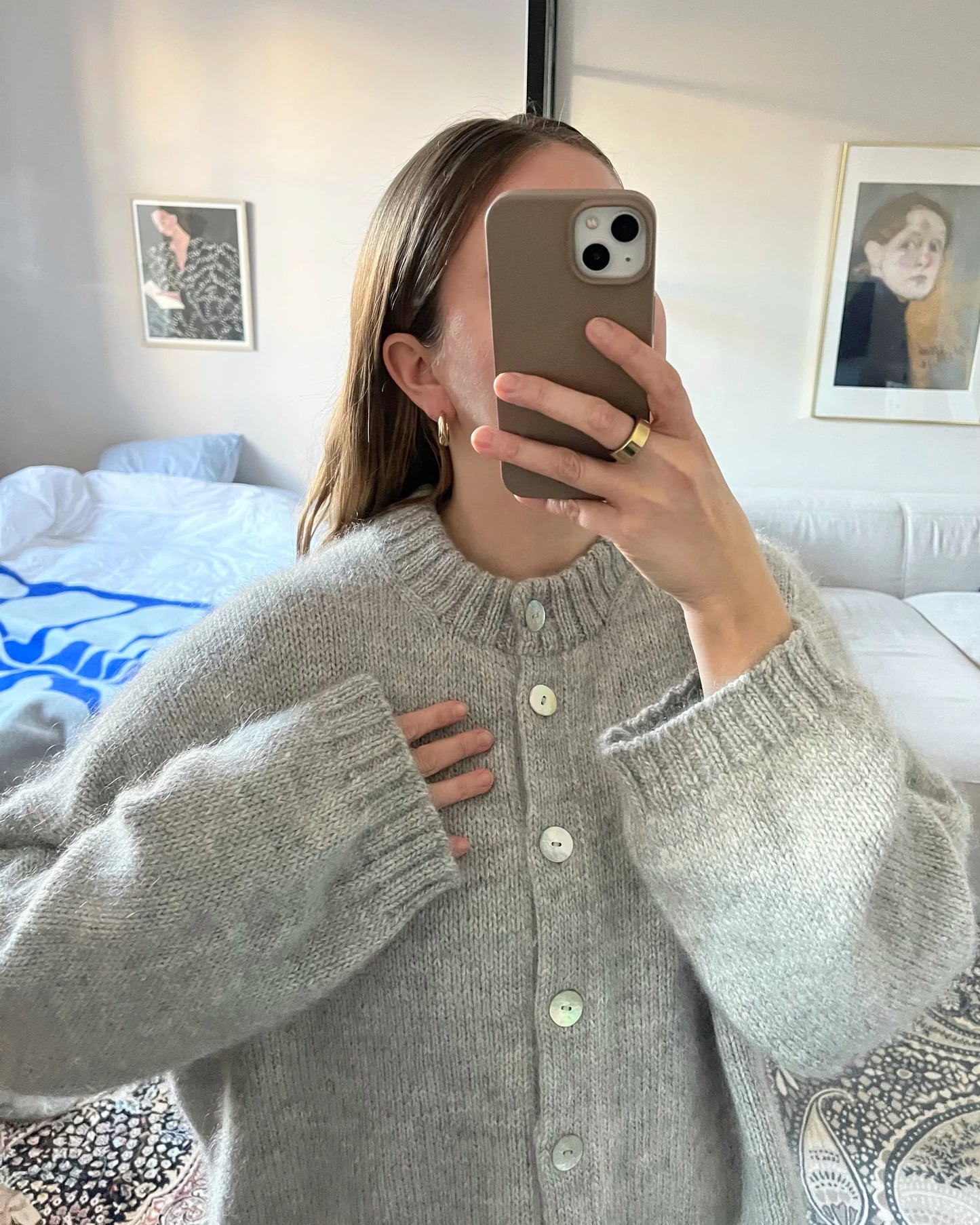 Kuvassa on Knitters & Friends Hanni Cardigan -neuleohje (pattern).