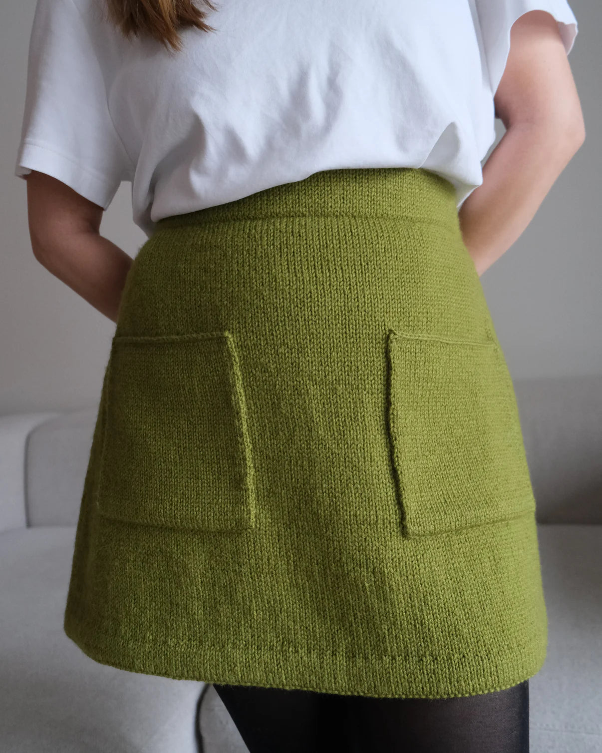 Kuvassa on Knitters & Friends Louna Miniskirt -neuleohje (pattern).