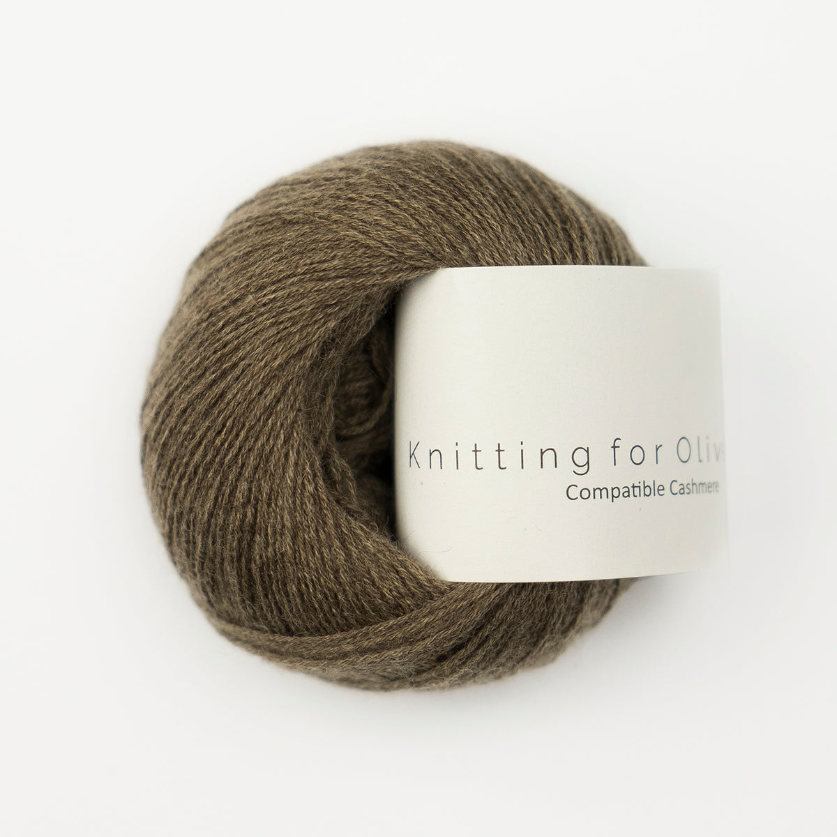 Kuvassa on Knitting for Olive Compatible Cashmere -lanka (yarn) värissä Bark. 