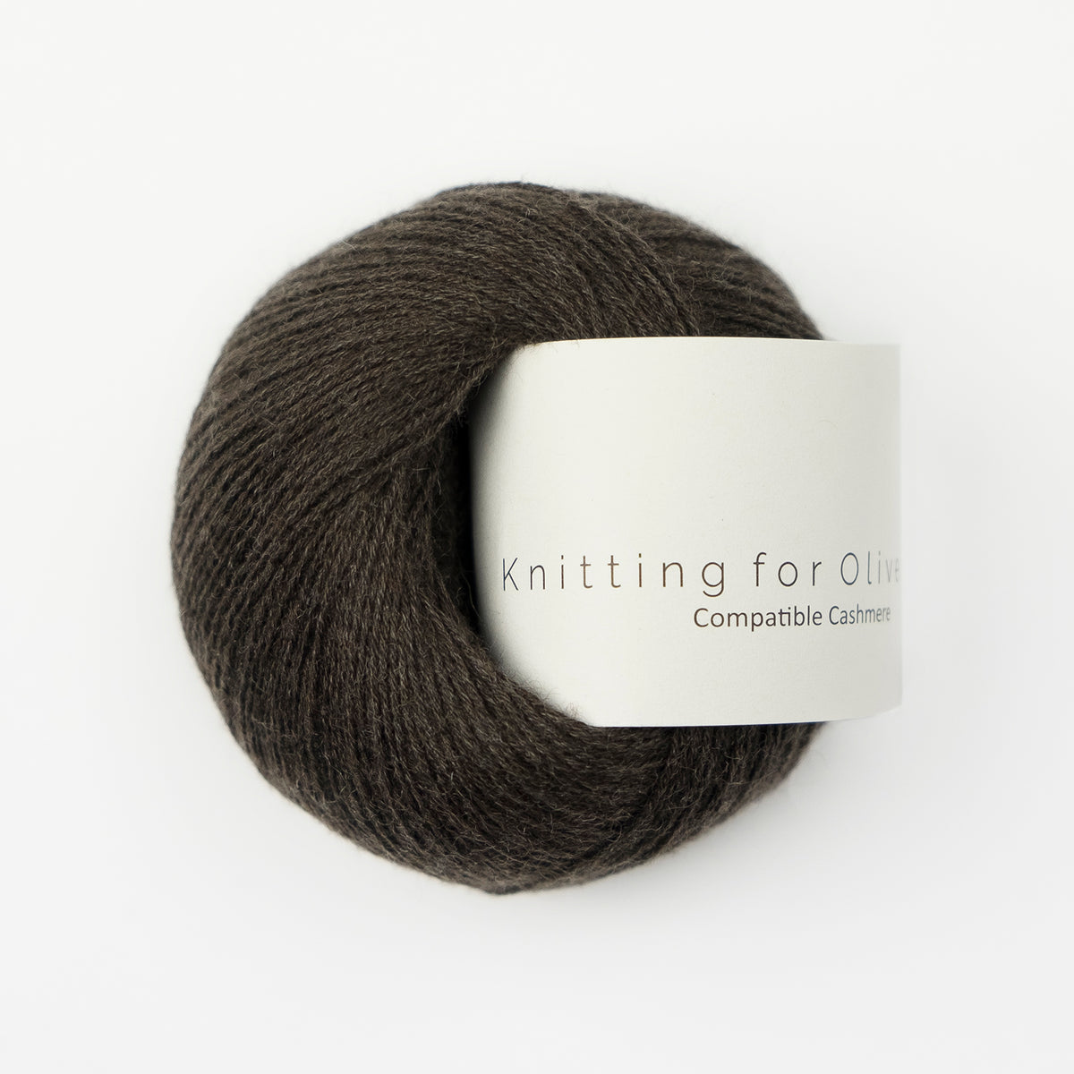 Kuvassa on Knitting for Olive Compatible Cashmere -lanka (yarn) värissä Brown Bear.