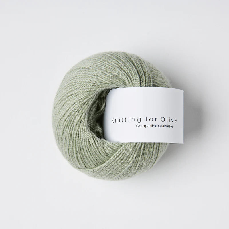 Kuvassa on Knitting for Olive Compatible Cashmere -lanka (yarn) värissä Dusty Artichoke.