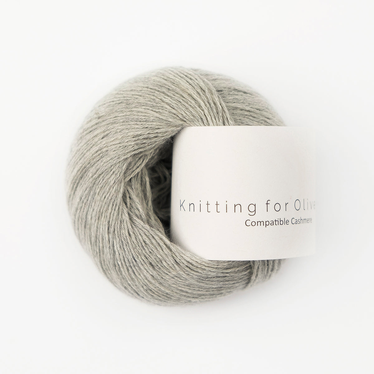 Kuvassa on Knitting for Olive Compatible Cashmere -lanka (yarn) värissä Gray Lamb.