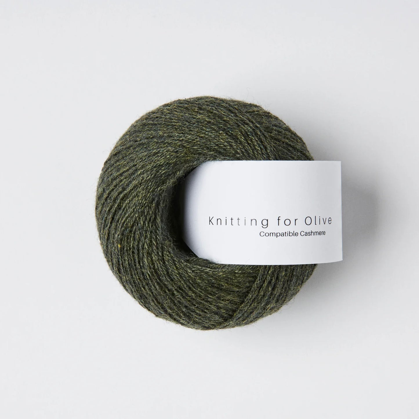 Kuvassa on Knitting for Olive Compatible Cashmere -lanka (yarn) värissä Slate Green.