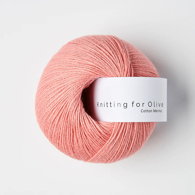 Kuvassa on Knitting for Olive Cotton Merino -lanka värissä Coral.