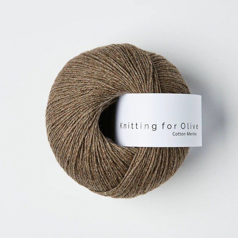 Kuvassa on Knitting for Olive Cotton Merino -lanka (yarn) värissä Mole.
