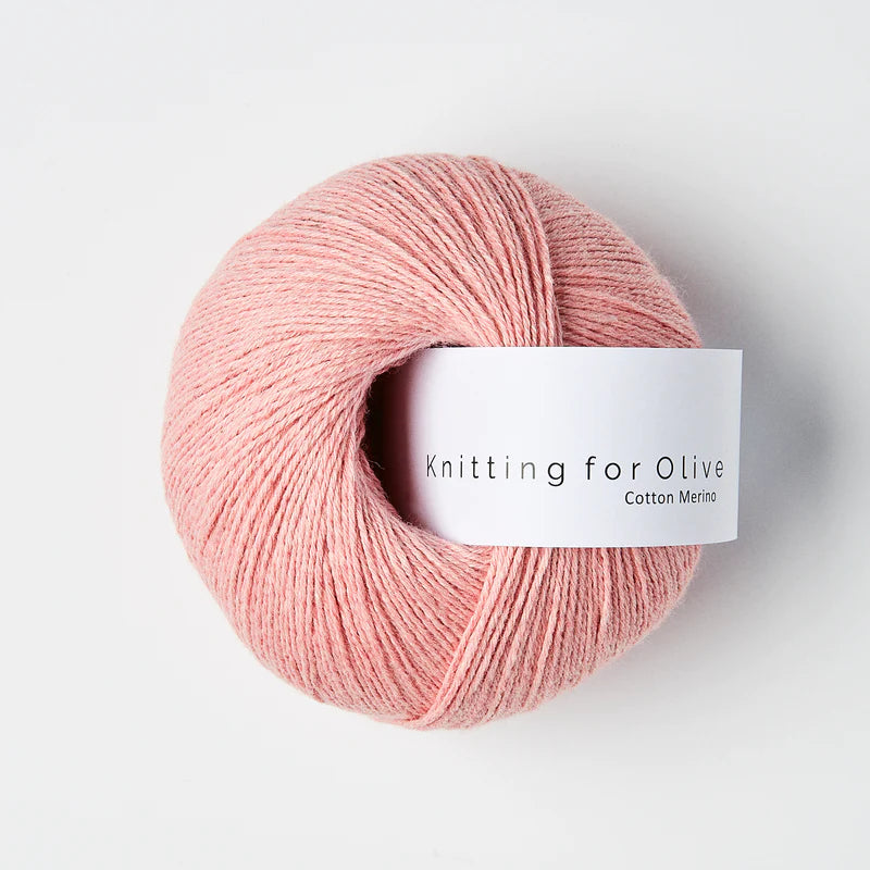 Kuvassa on Knitting for Olive Cotton Merino -lanka värissä Strawberry Icecream.