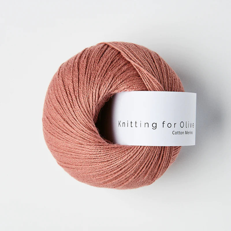 Kuvassa on Knitting for Olive Cotton Merino -lanka värissä Terracotta Rose.