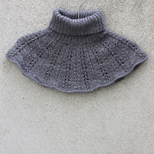 Kuvassa on Knitting for Olive (KFO) Fern Collar -neuleohje (pattern).