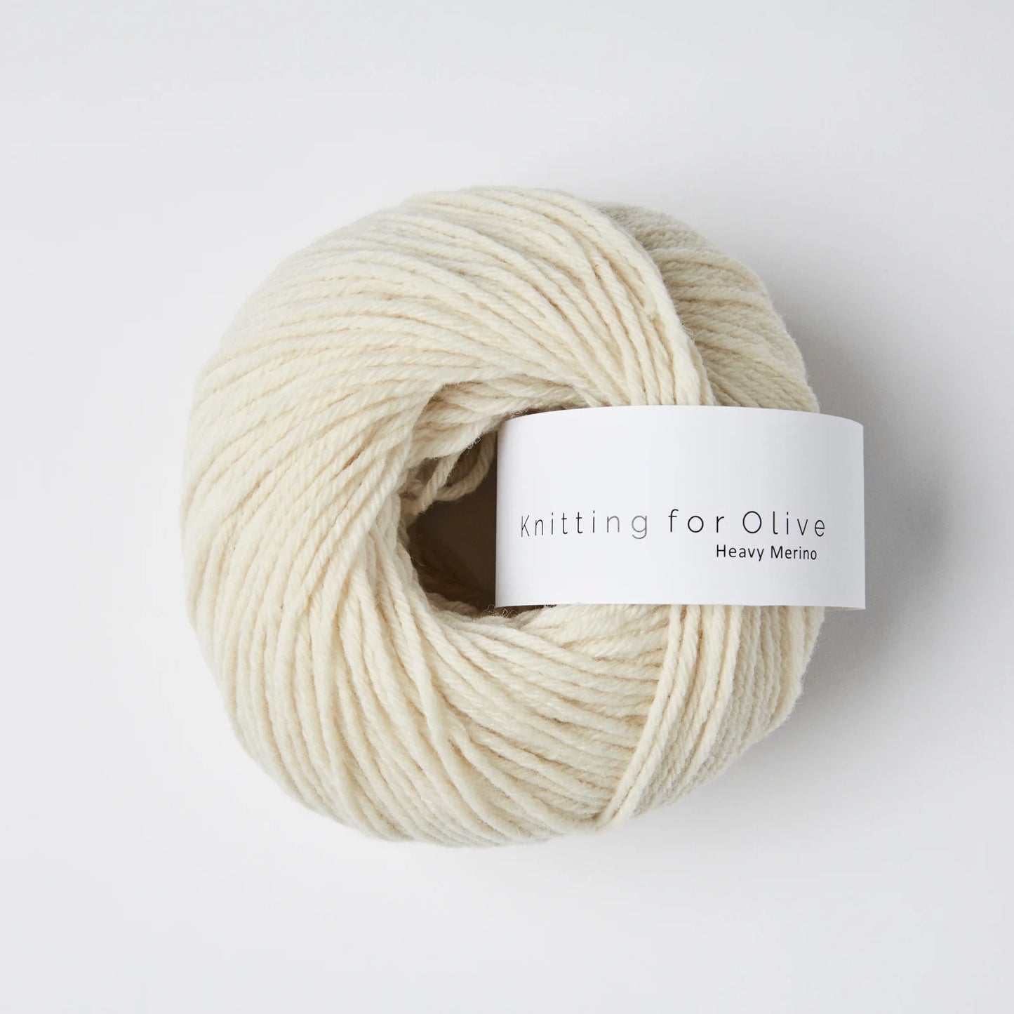 Kuvassa on Knitting for Olive Heavy Merino -lanka värissä Cream.