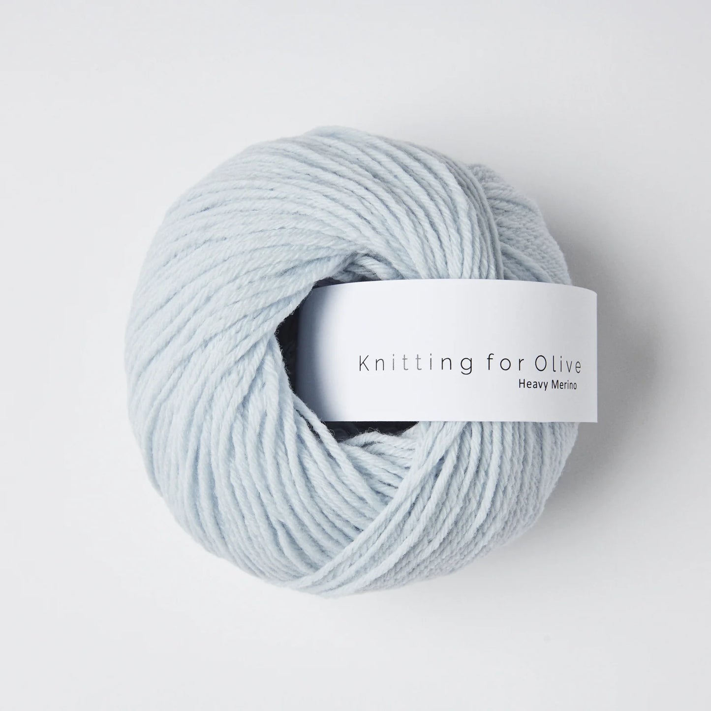 Kuvassa on Knitting for Olive Heavy Merino -lanka värissä Ice Blue.