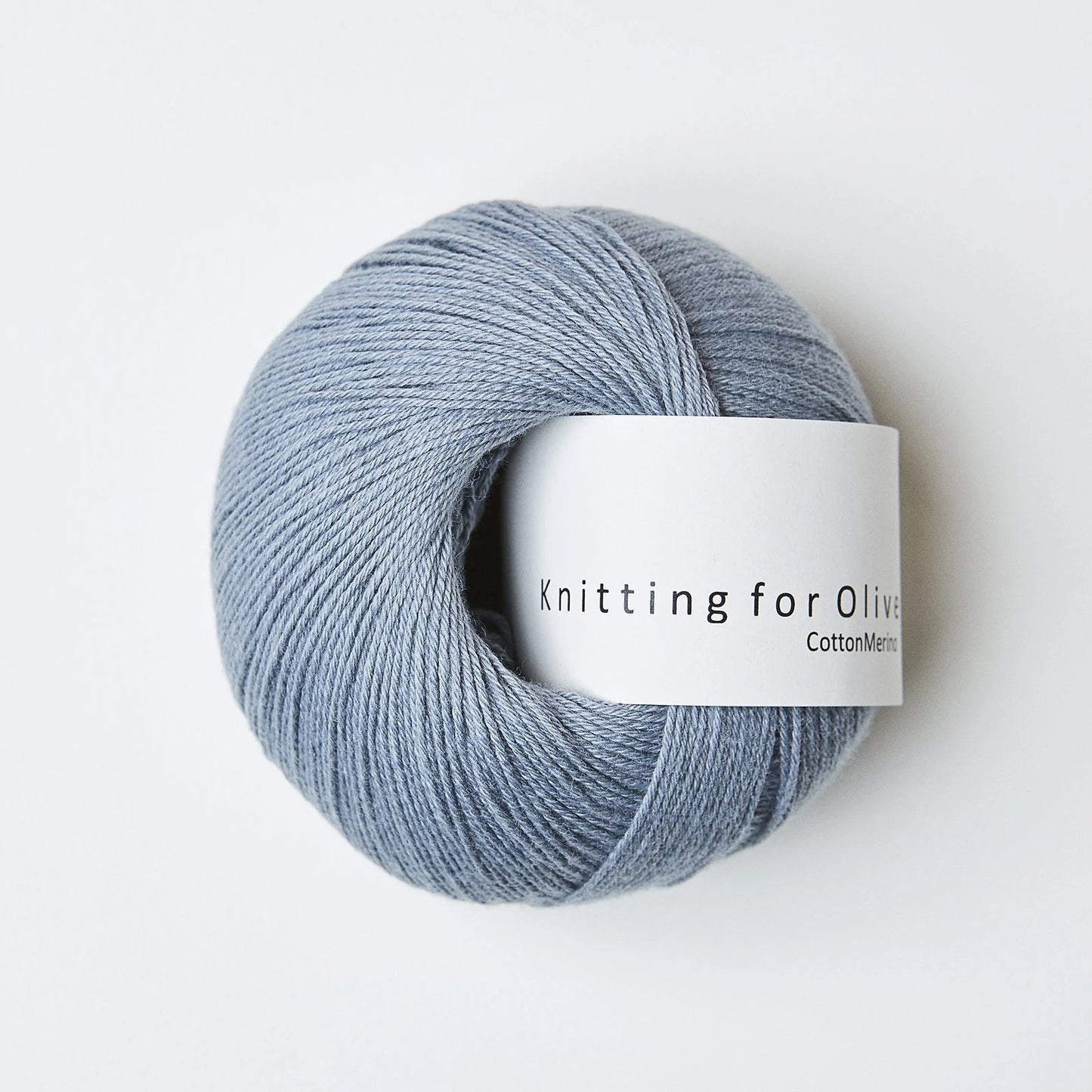 Kuvassa on Knitting for Olive Cotton Merino -lanka värissä Elephant Blue.