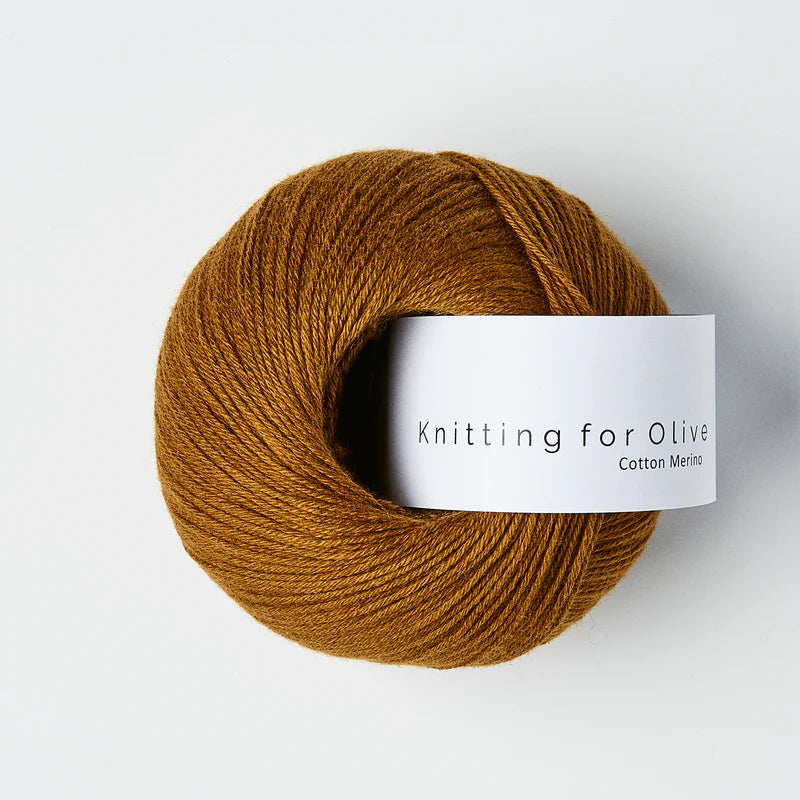 Kuvassa on Knitting for Olive Cotton Merino -lanka värissä Ocher Brown.