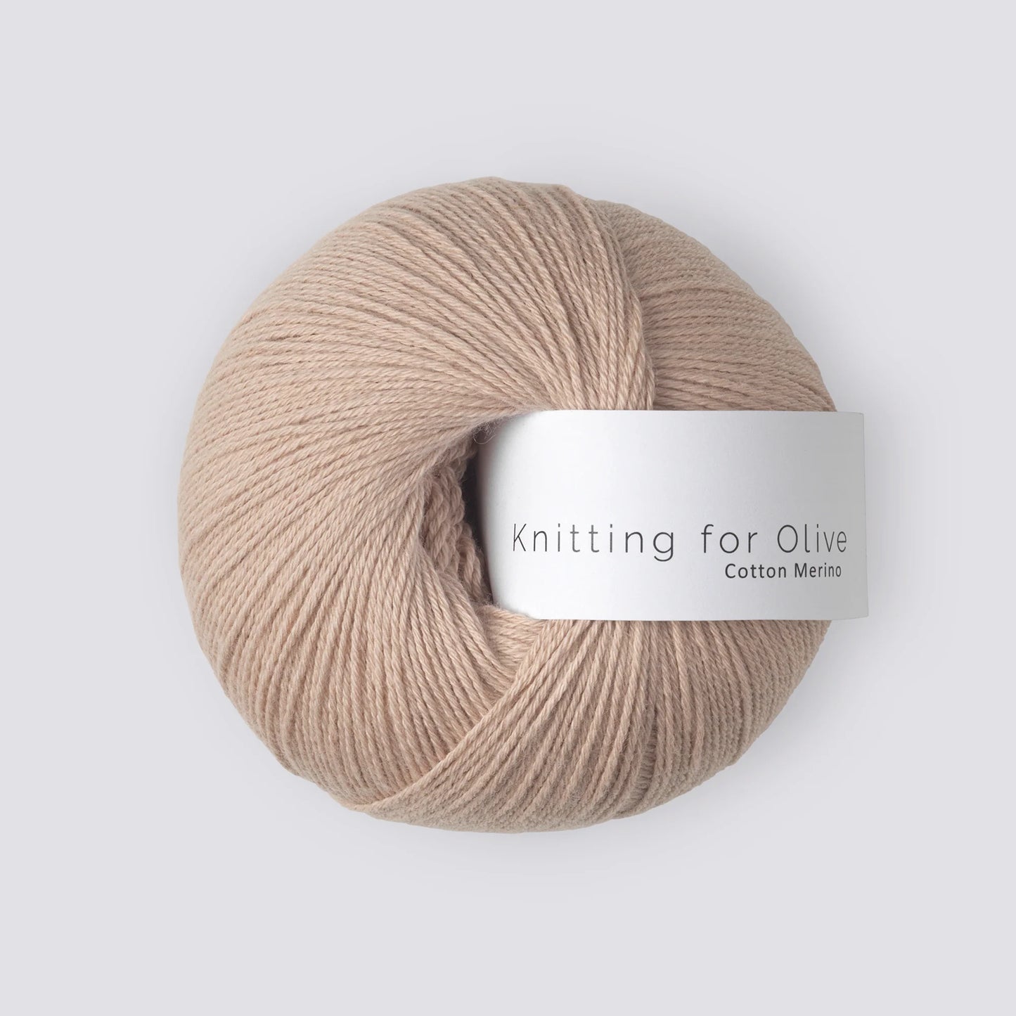 Kuvassa on Knitting for Olive Cotton Merino -lanka värissä Powder.