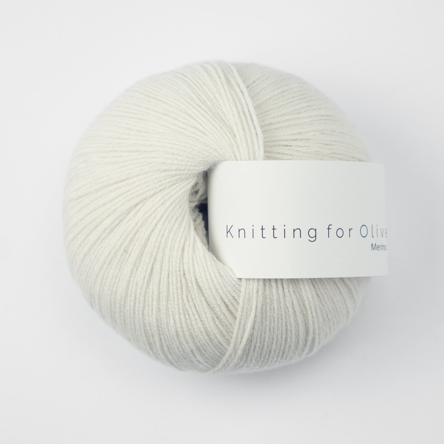Kuvassa on Knitting for Olive Merino -lanka värissä Cream.