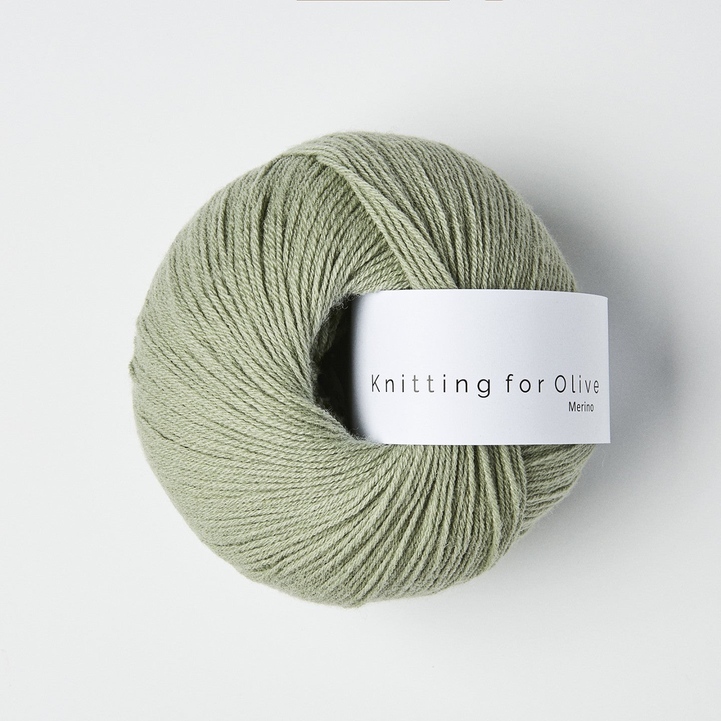 Kuvassa on Knitting for Olive Merino -lanka värissä Dusty Artichoke.
