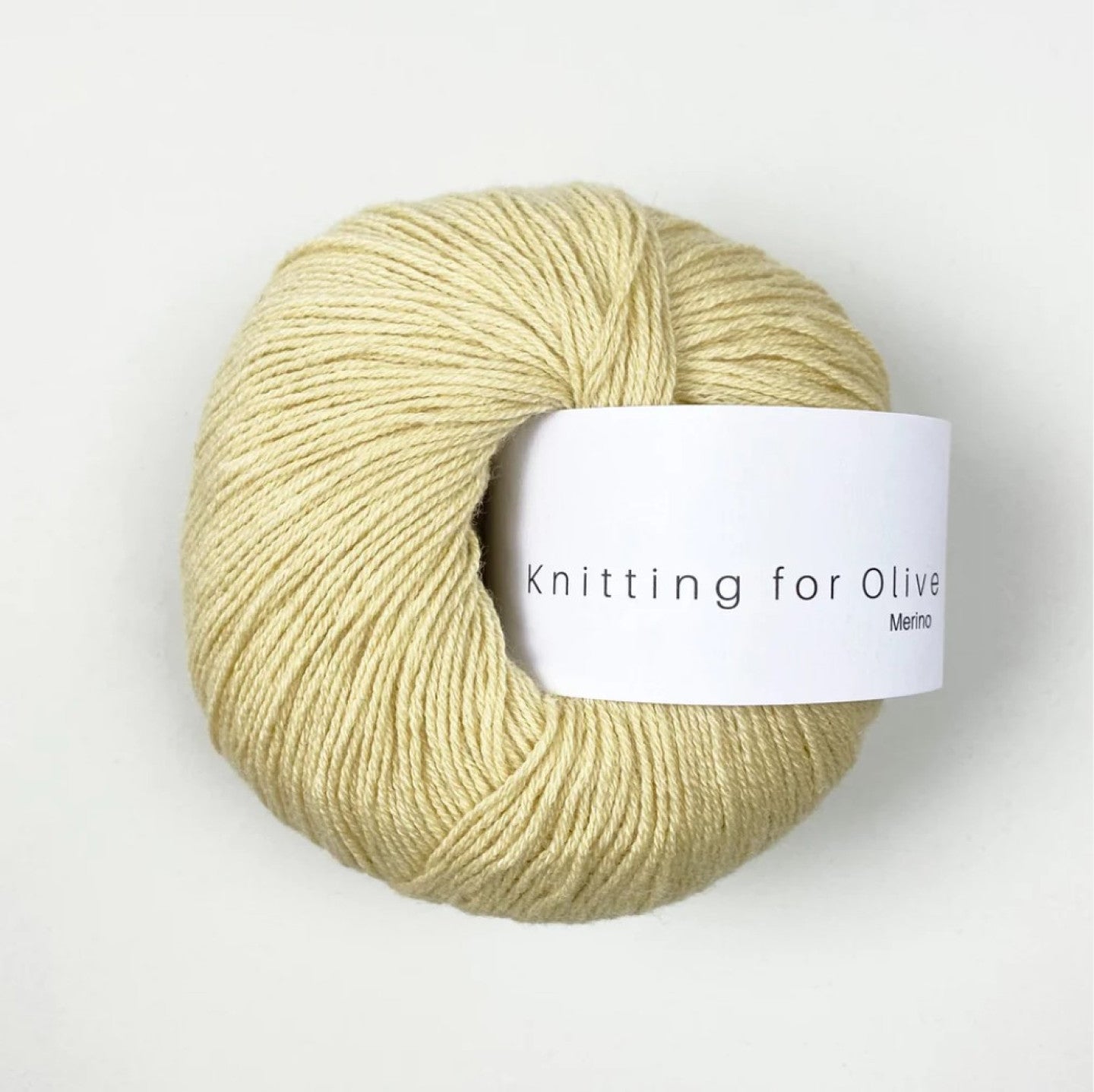Kuvassa on Knitting for Olive Merino -lanka värissä Dusty Banana.