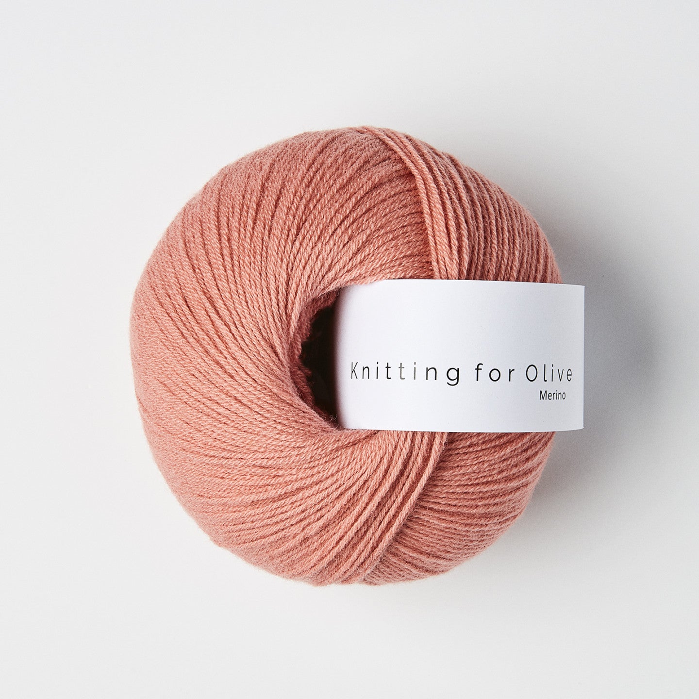 Kuvassa on Knitting for Olive Merino -lanka värissä Flamingo.