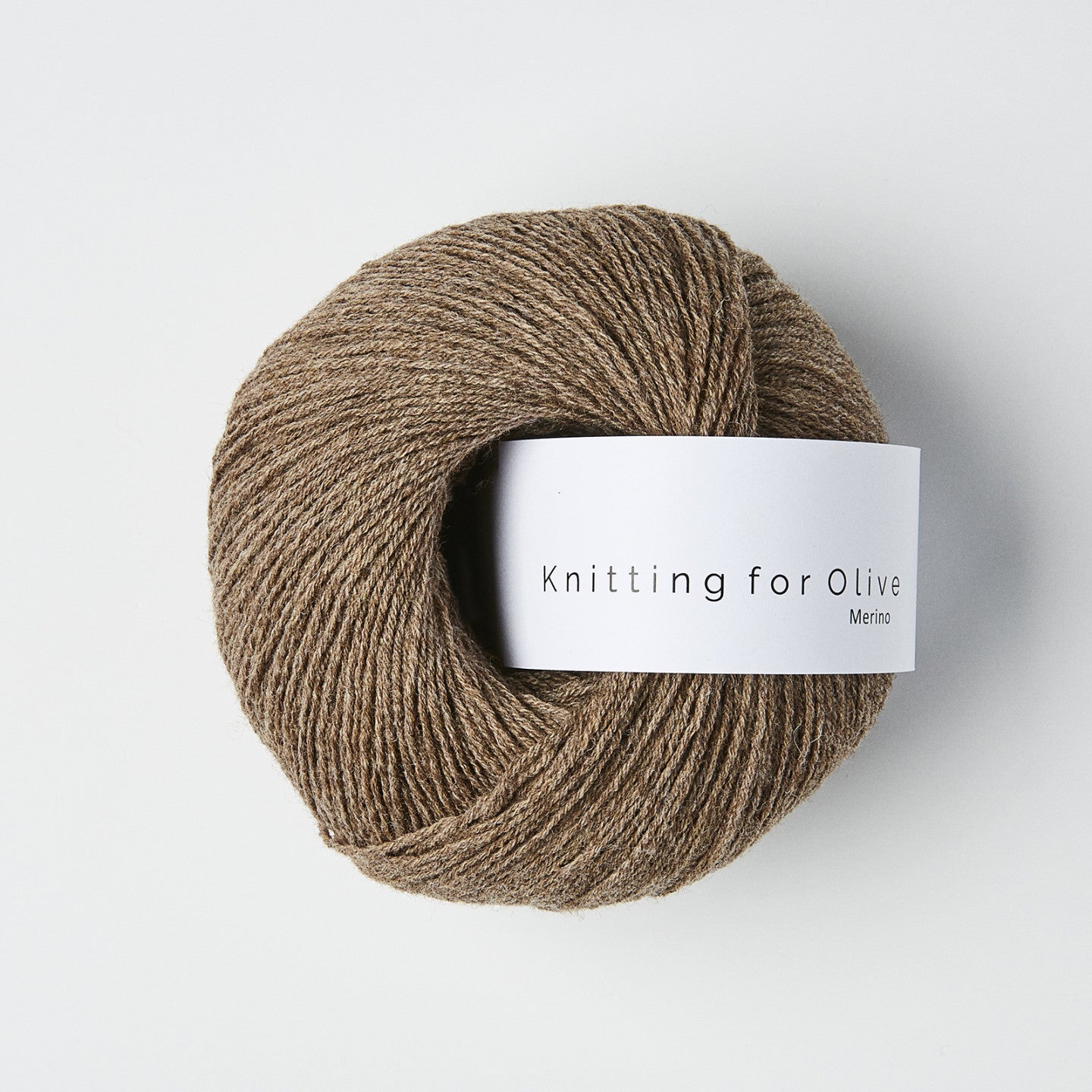 Kuvassa on Knitting for Olive Merino -lanka värissä Hazel.