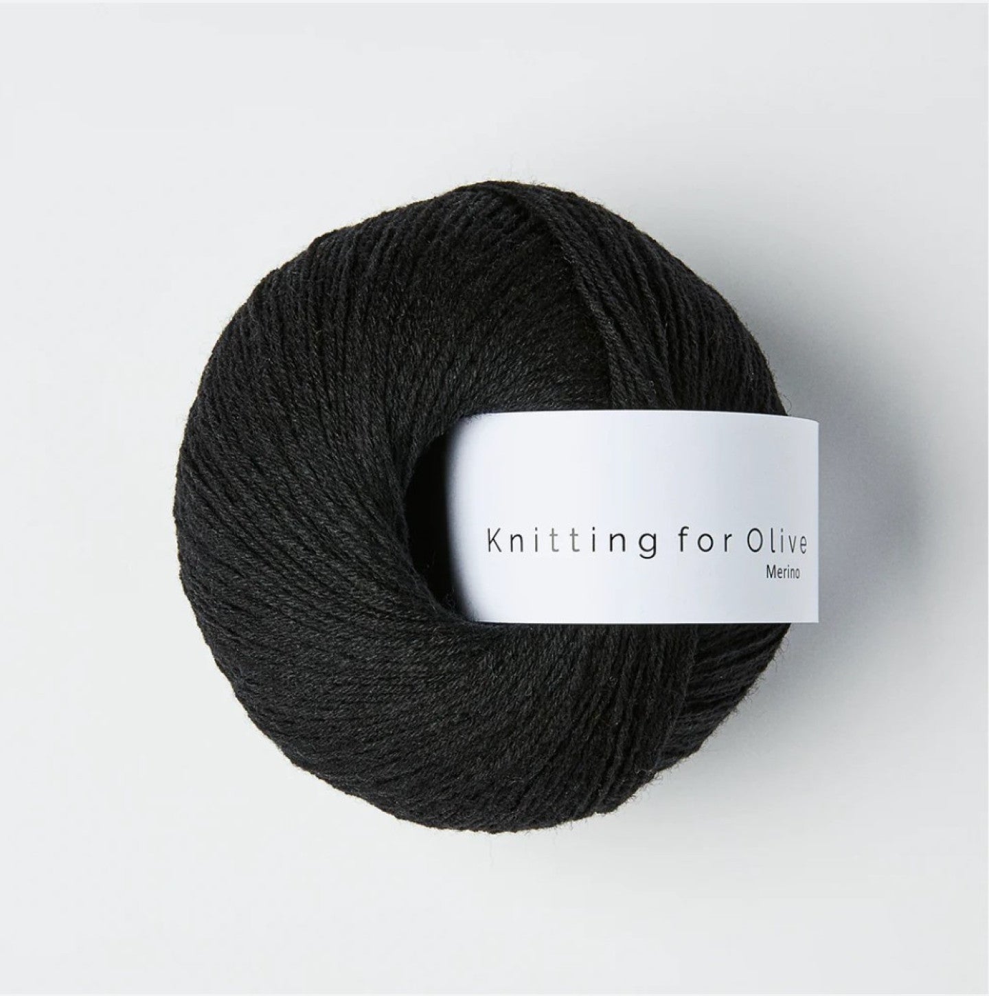 Kuvassa on Knitting for Olive Merino -lanka värissä Licorise.