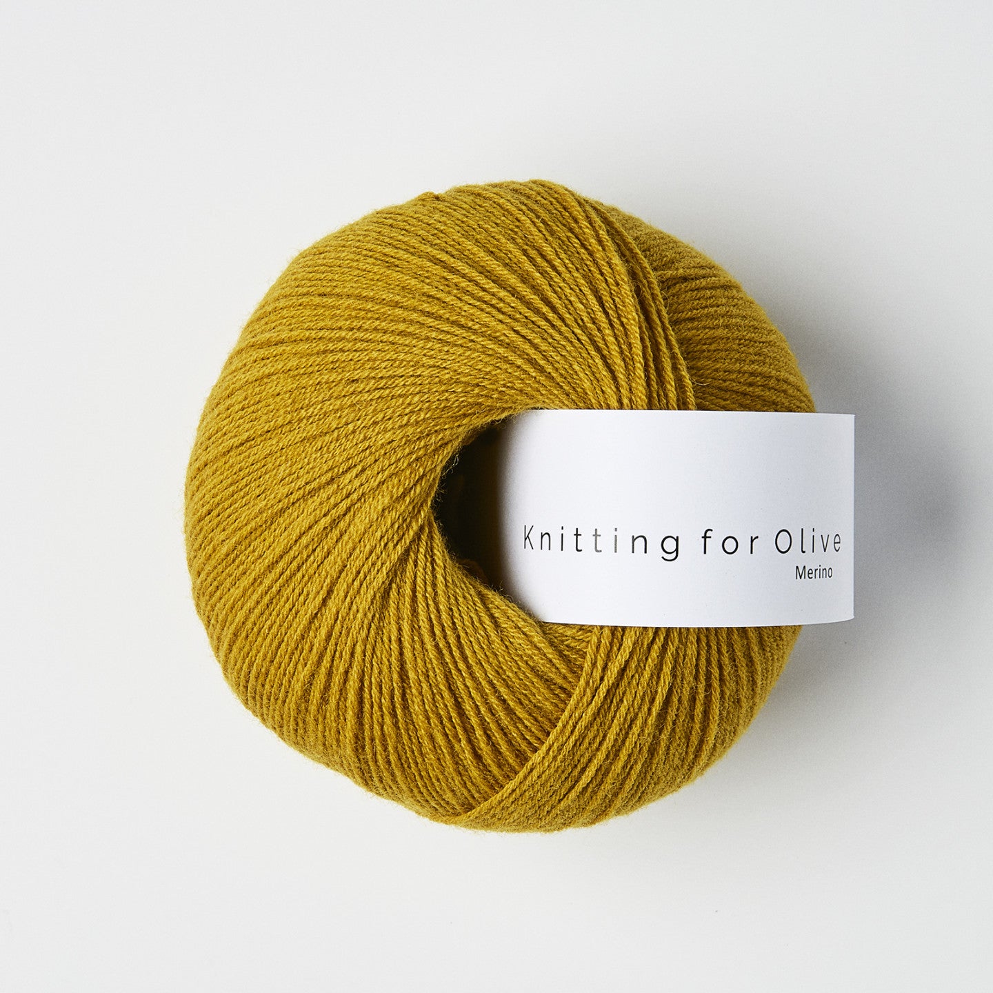 Kuvassa on Knitting for Olive Merino -lanka värissä Mustard.