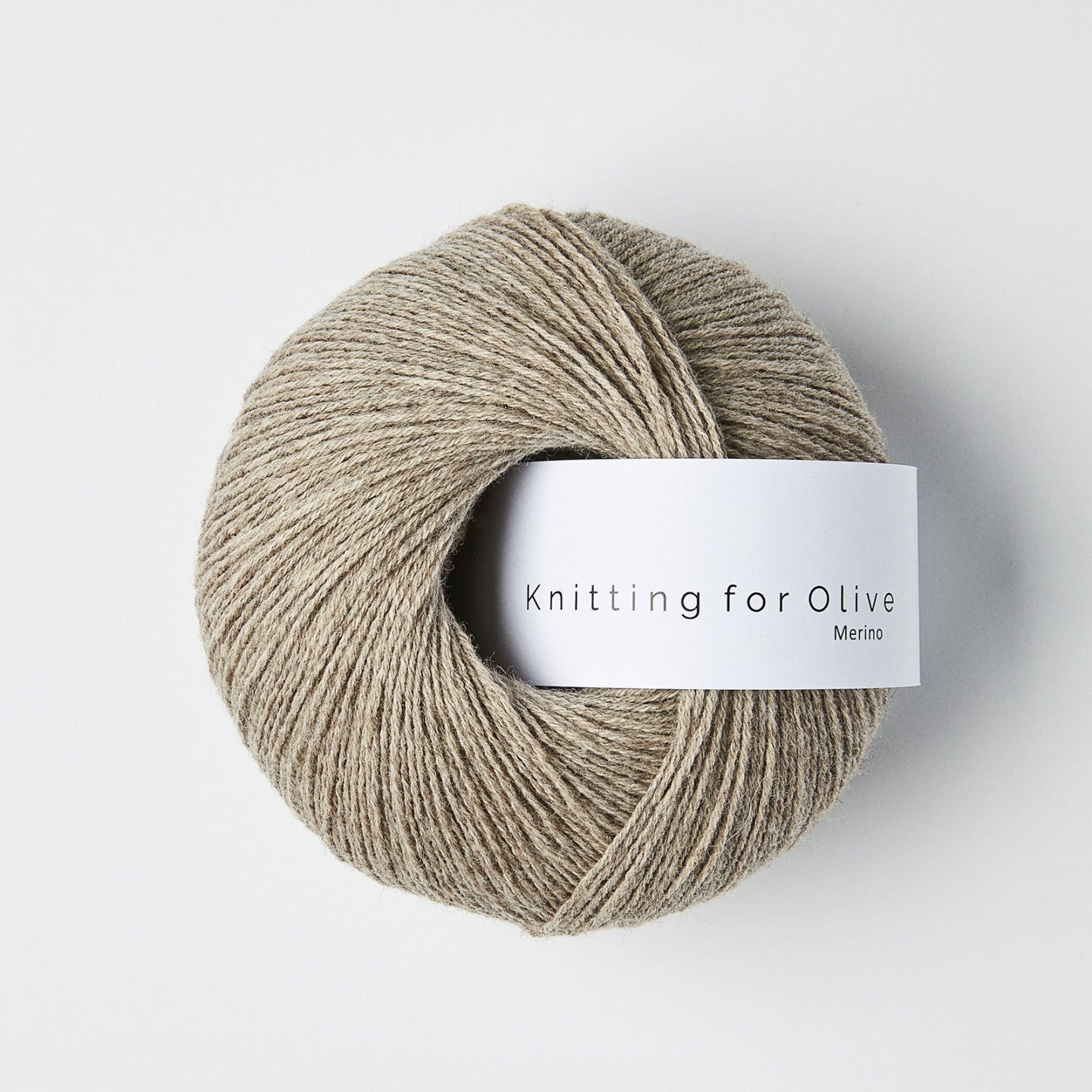 Kuvassa on Knitting for Olive Merino -lanka värissä Oatmeal.