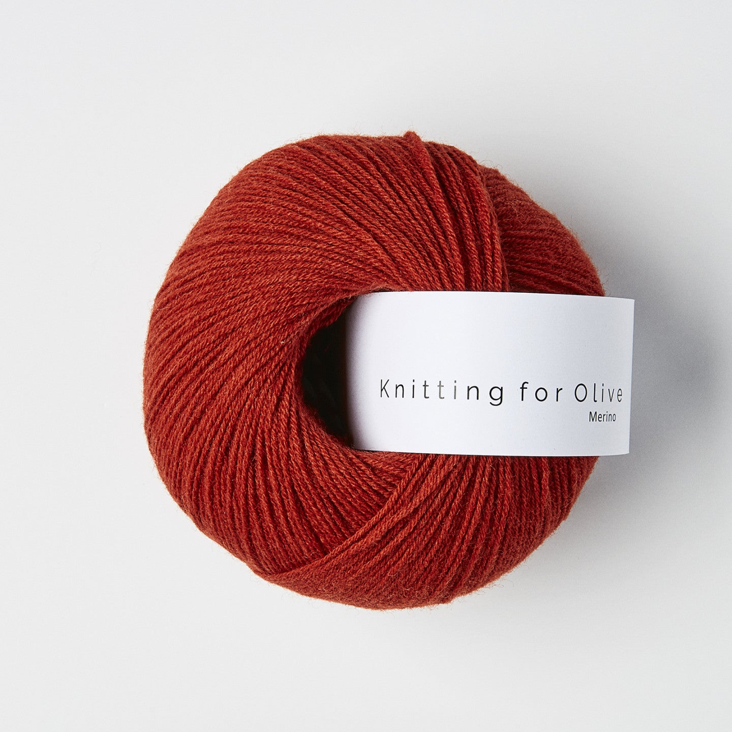 Kuvassa on Knitting for Olive Merino -lanka värissä Pomegranate.