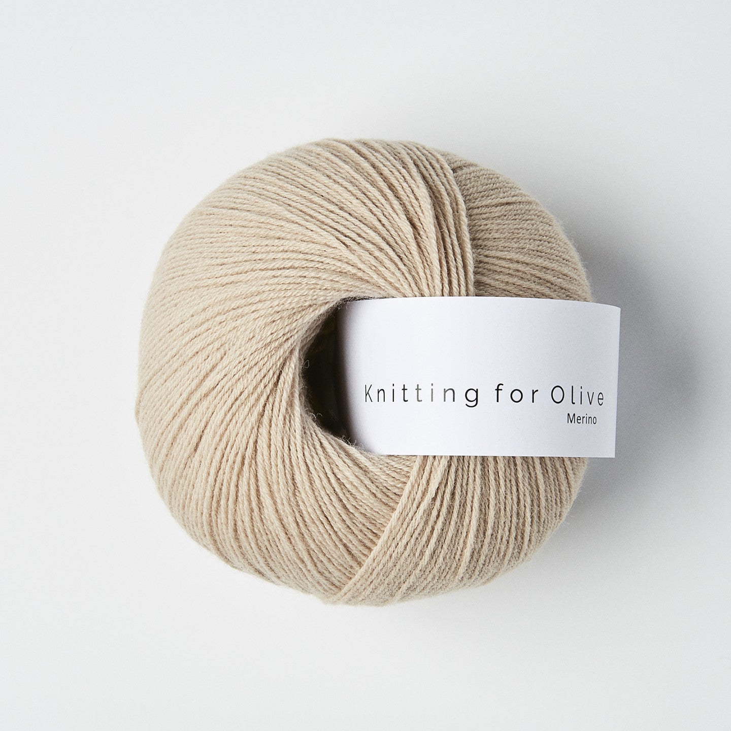 Kuvassa on Knitting for Olive Merino -lanka värissä Powder.