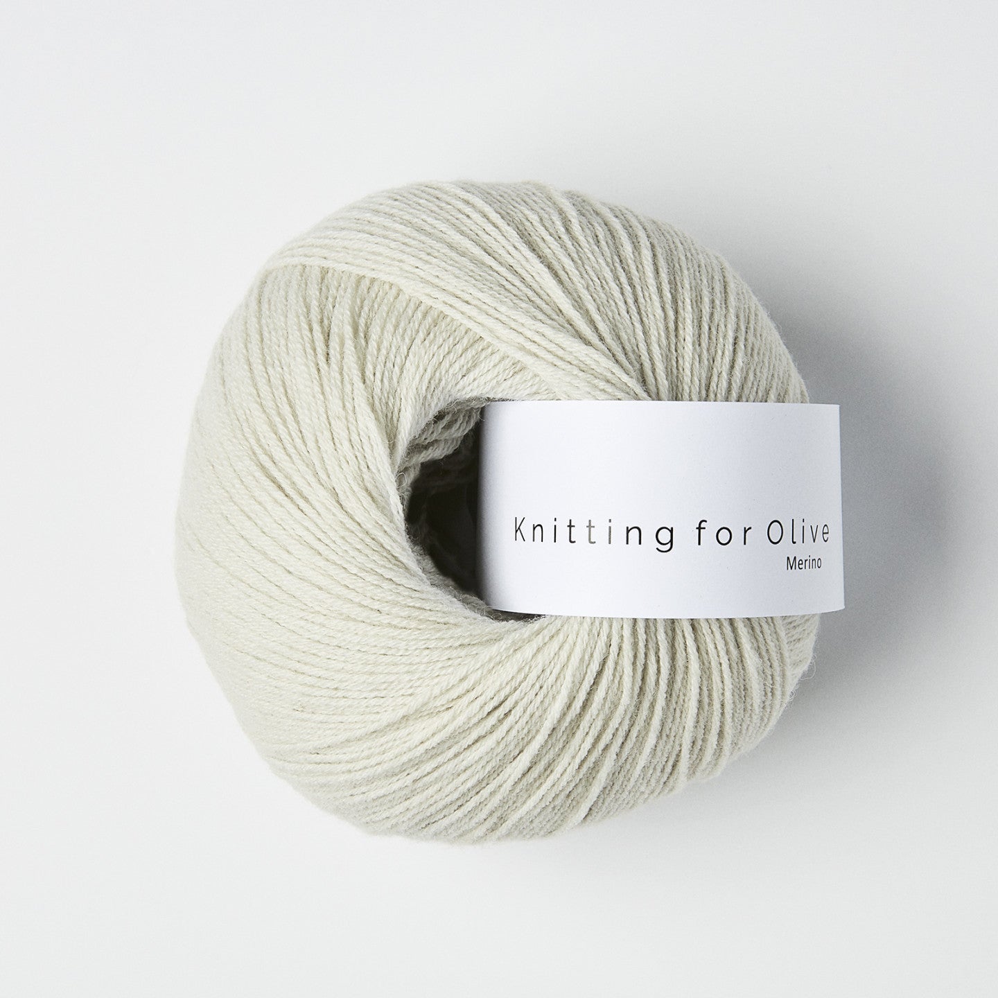 Kuvassa on Knitting for Olive Merino -lanka värissä Putty.
