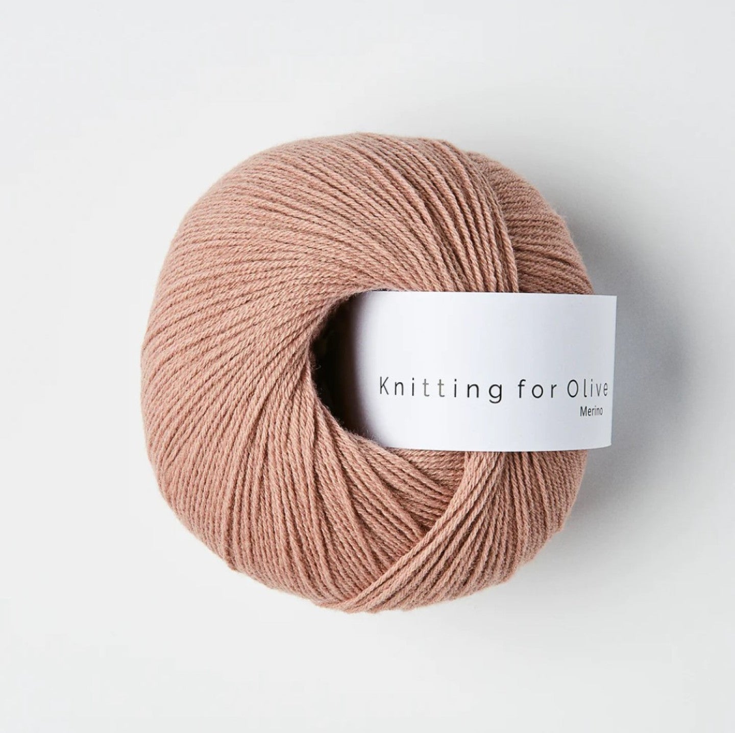 Kuvassa on Knitting for Olive Merino -lanka värissä Rose Clay.