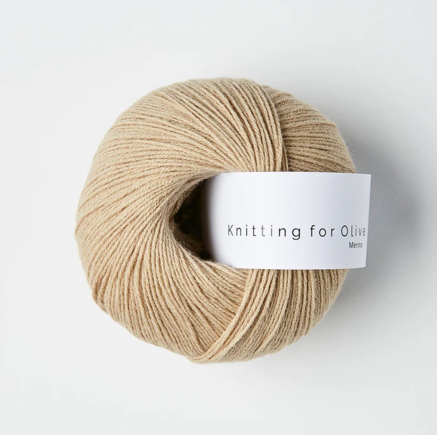 Kuvassa on Knitting for Olive Merino -lanka värissä Sand.