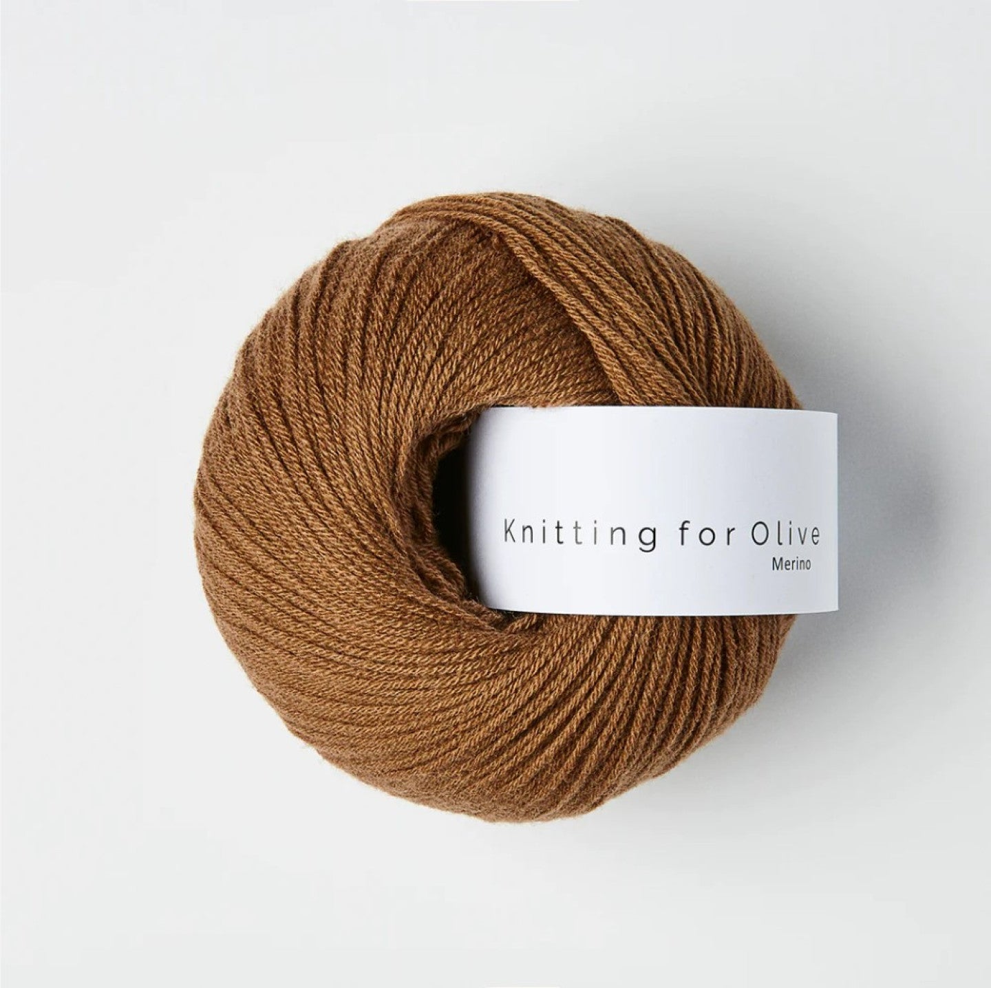 Kuvassa on Knitting for Olive Merino -lanka värissä Soft Cognac.