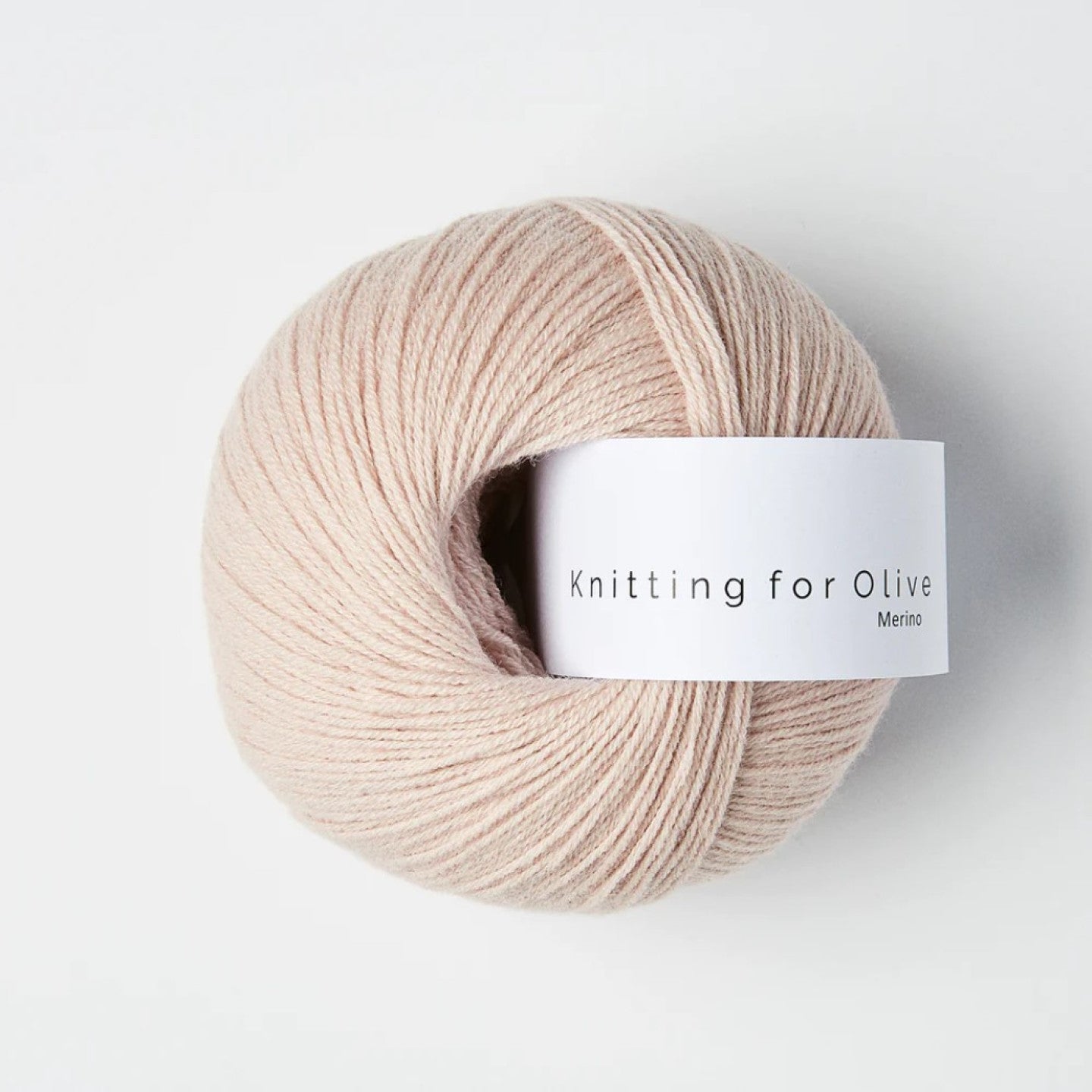 Kuvassa on Knitting for Olive Merino -lanka värissä Soft Rose.
