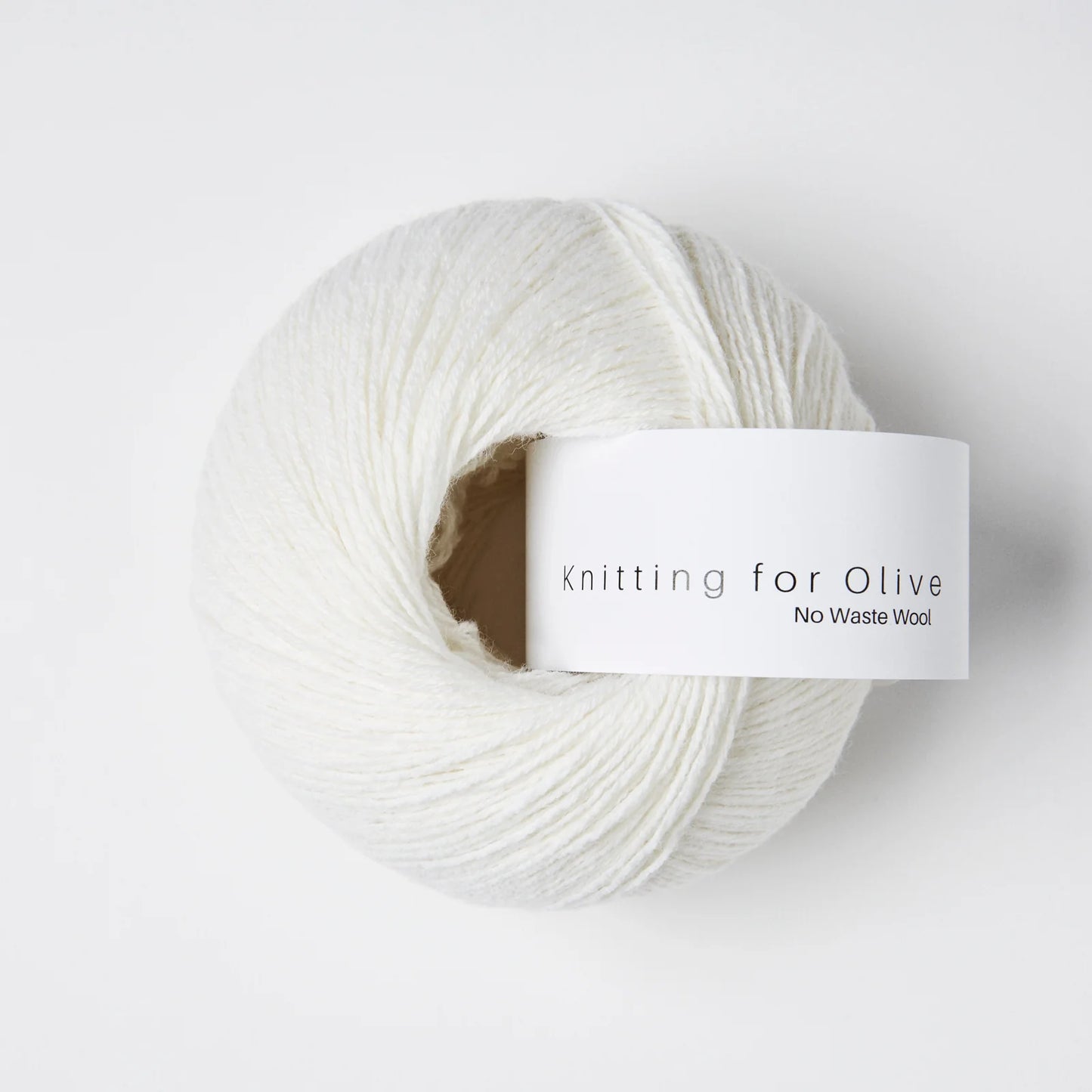 Kuvassa on Knitting for Olive No Waste Wool -lanka värissä Cream.