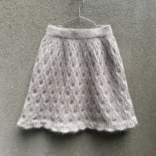 Kuvassa on Knitting for Olive (KFO) Olive Skirt -neuleohje (pattern).