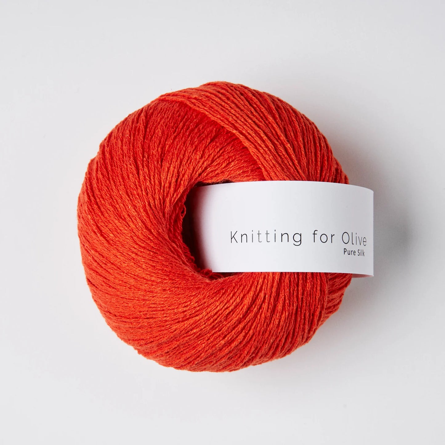 Kuvassa on Knitting for Olive Pure Silk -lanka värissä Blood Orange.