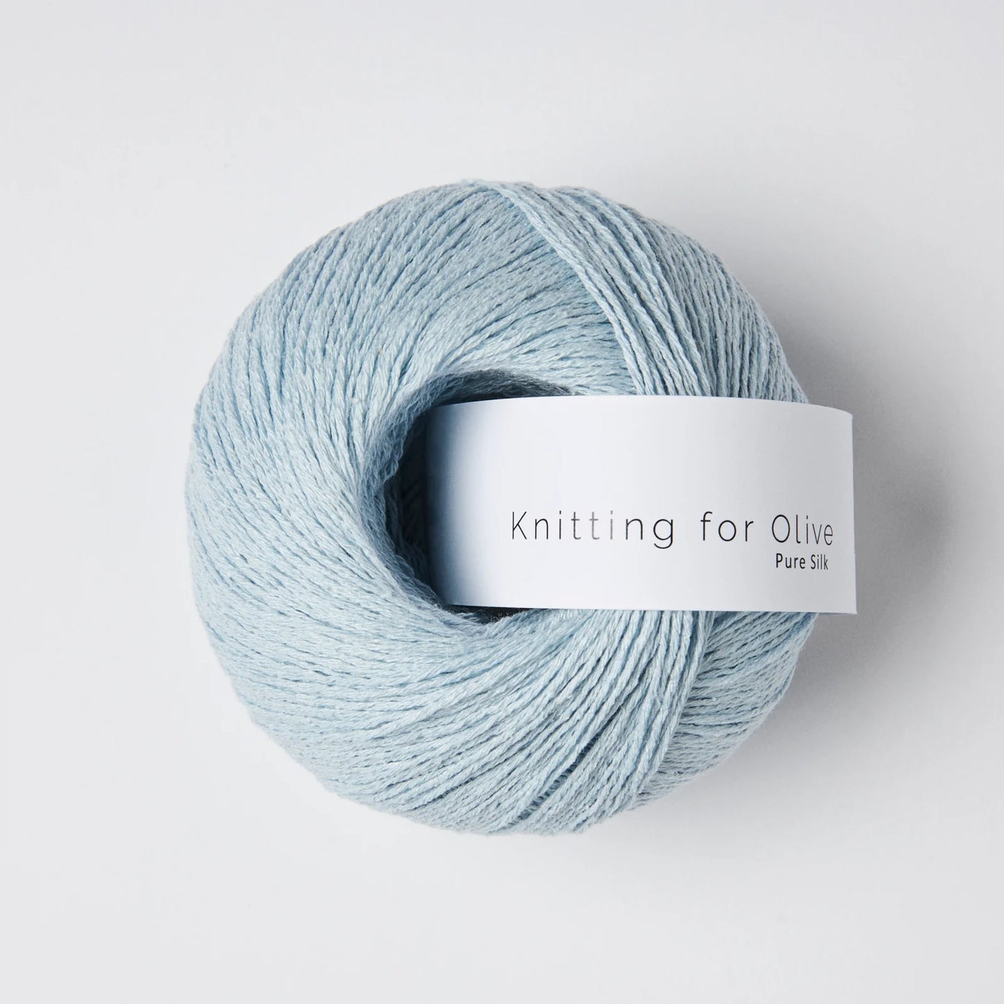 Kuvassa on Knitting for Olive Pure Silk -lanka värissä Ice Blue.