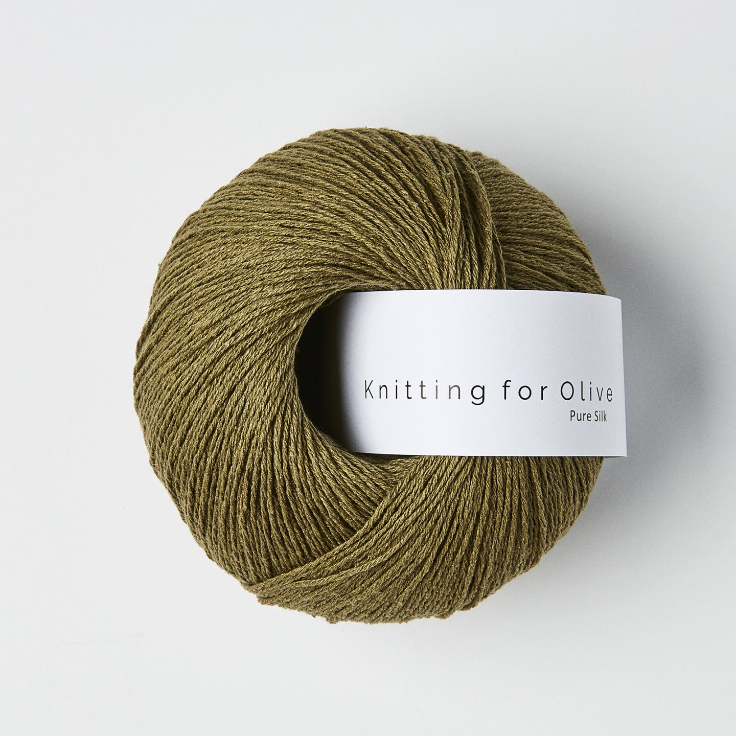 Kuvassa on Knitting for Olive Pure Silk -lanka värissä Olive.