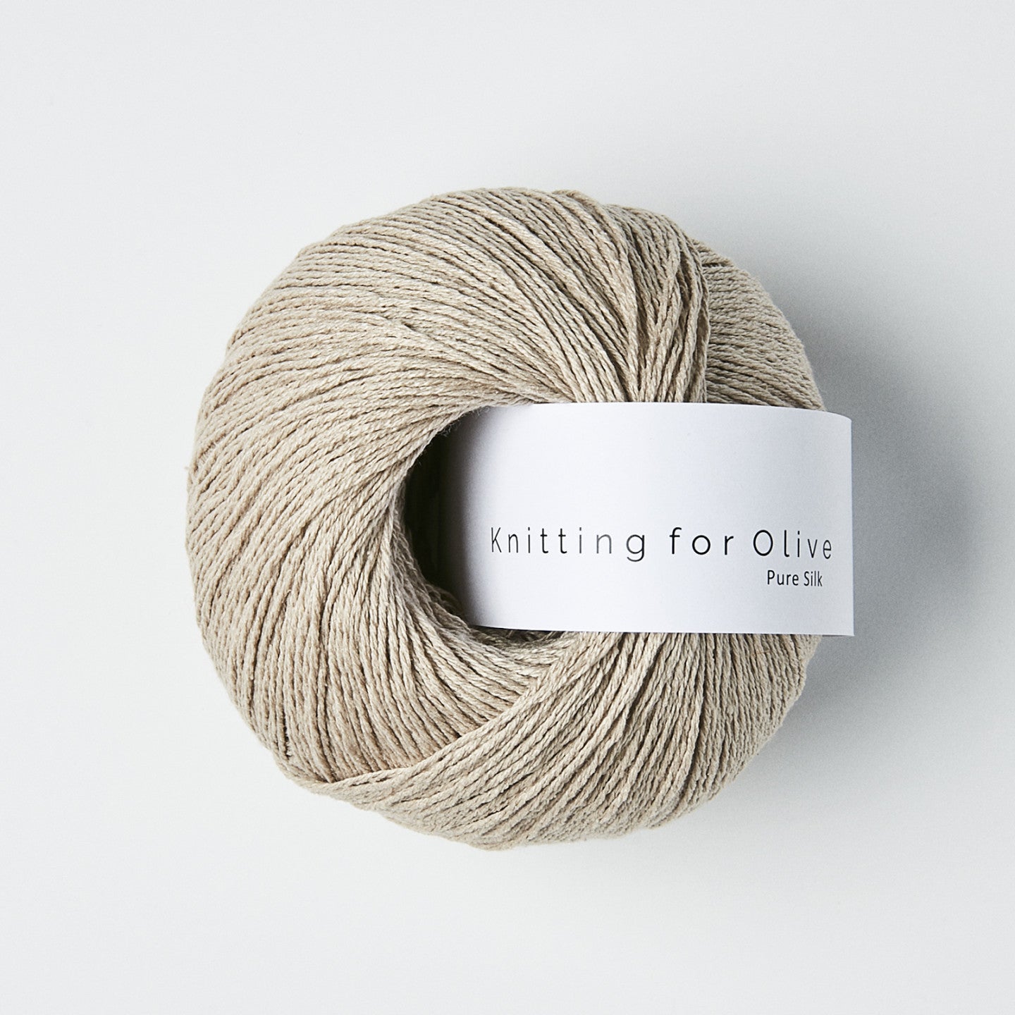 Kuvassa on Knitting for Olive Pure Silk -lanka värissä Powder.