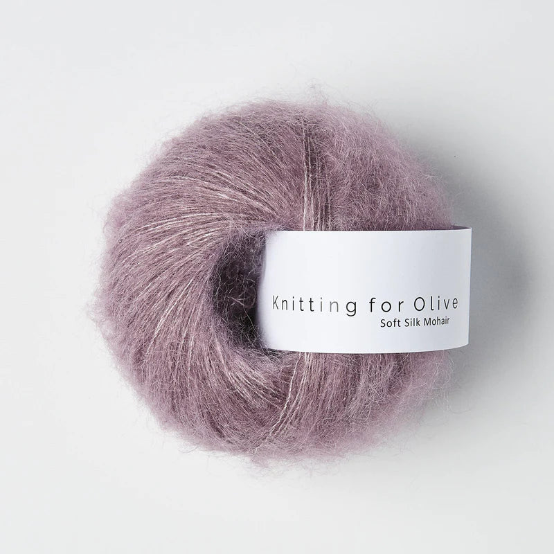 Kuvassa on Knitting for Olive Soft Silk Mohair -lanka värissä Artichoke Purple (Armi Yarns).