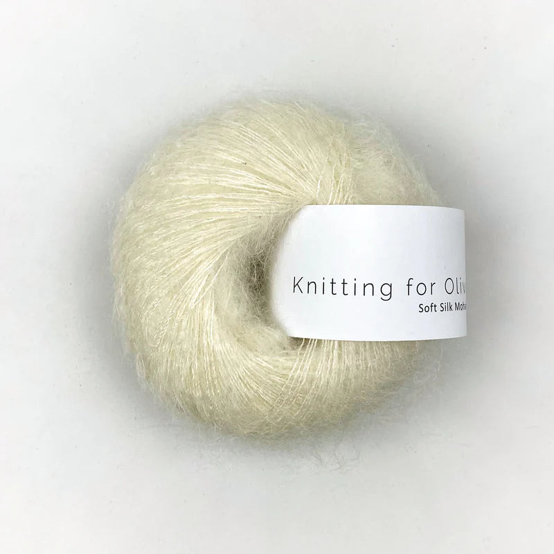 Kuvassa on Knitting for Olive Soft Silk Mohair -lanka värissä Elderflower (Armi Yarns).