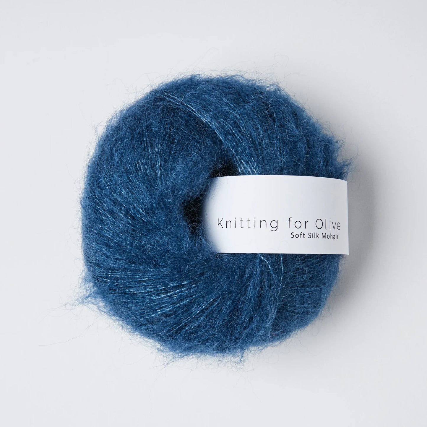 Kuvassa on Knitting for Olive Soft Silk Mohair -lanka (yarn) värissä Blue Tit.