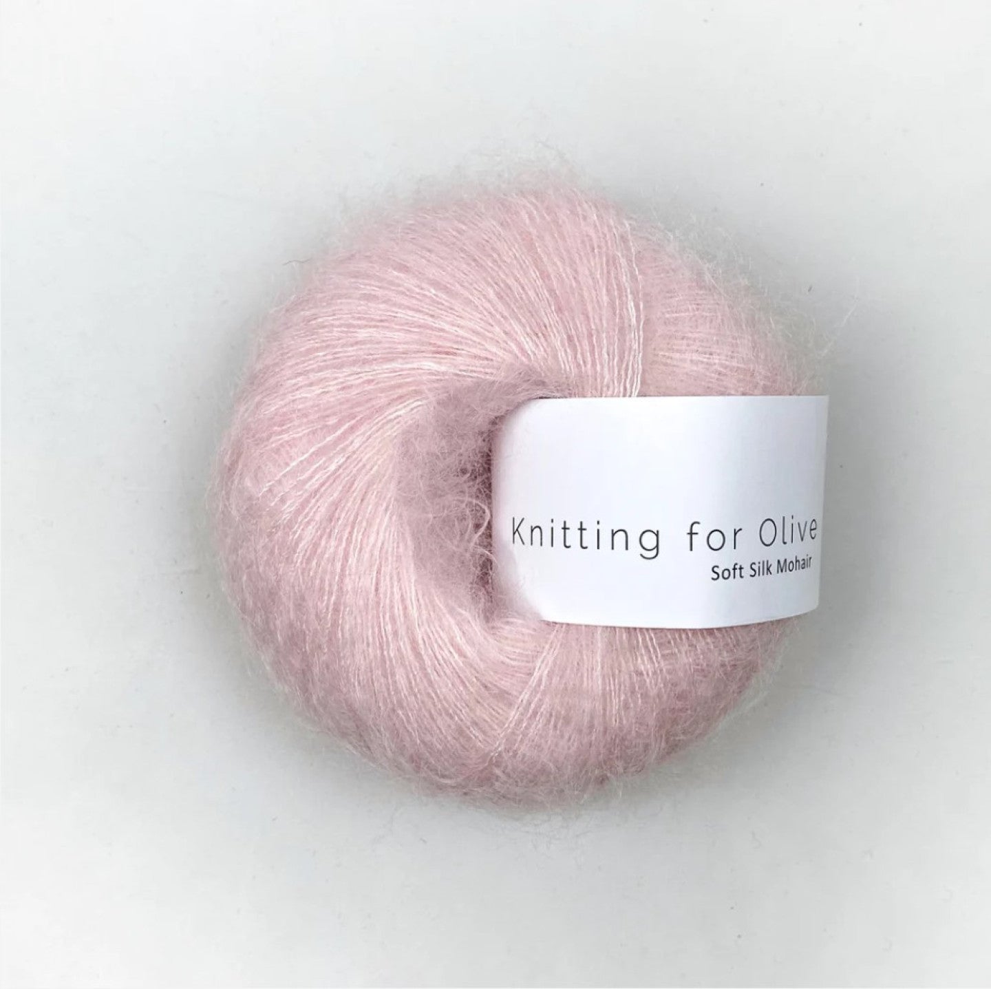 Kuvassa on Knitting for Olive Soft Silk Mohair -lanka (yarn) värissä Cherry Blossom.