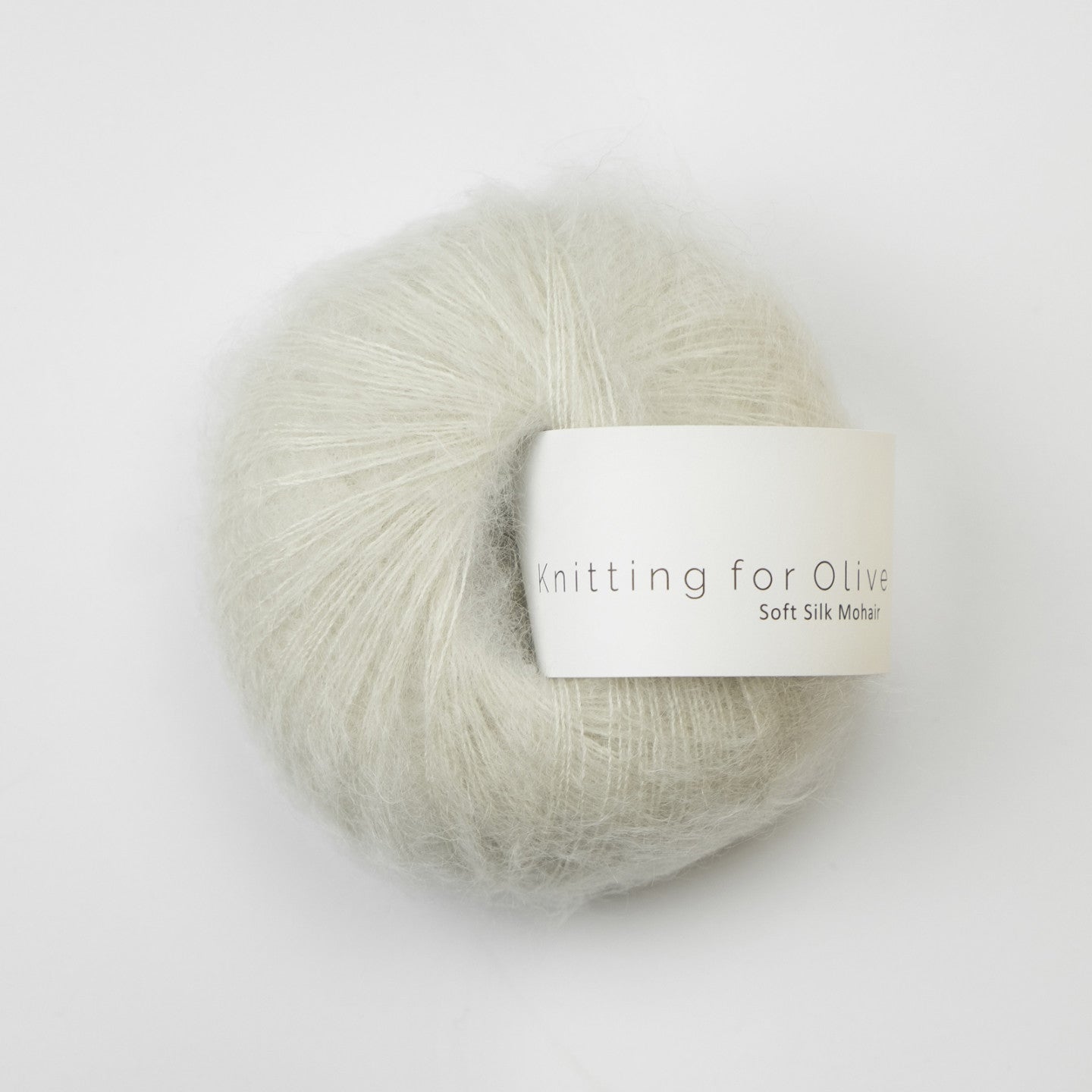 Kuvassa on Knitting for Olive Soft Silk Mohair -lanka (yarn) värissä Cream.