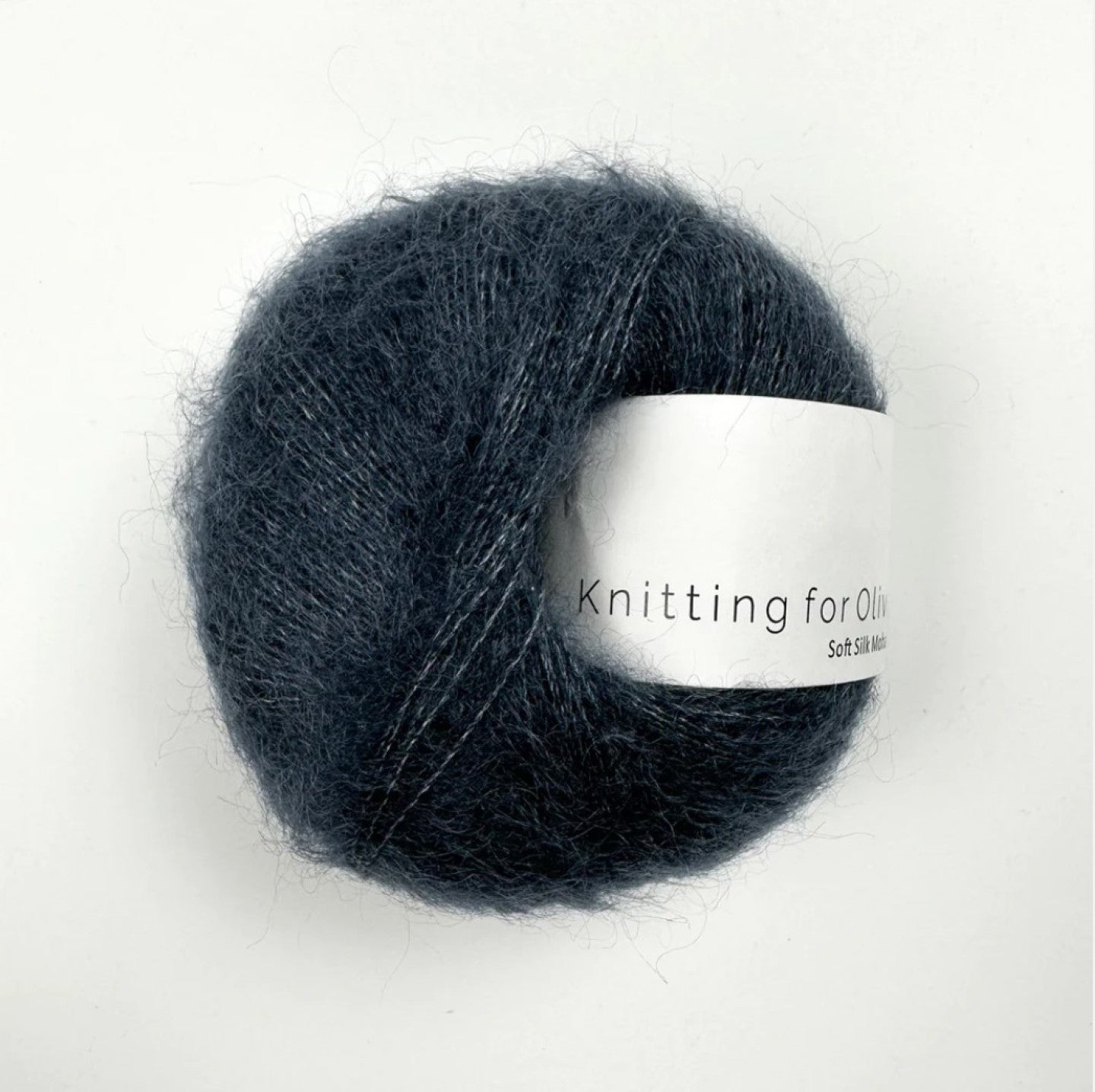 Kuvassa on Knitting for Olive Soft Silk Mohair -lanka (yarn) värissä Dusty Blue Whale.