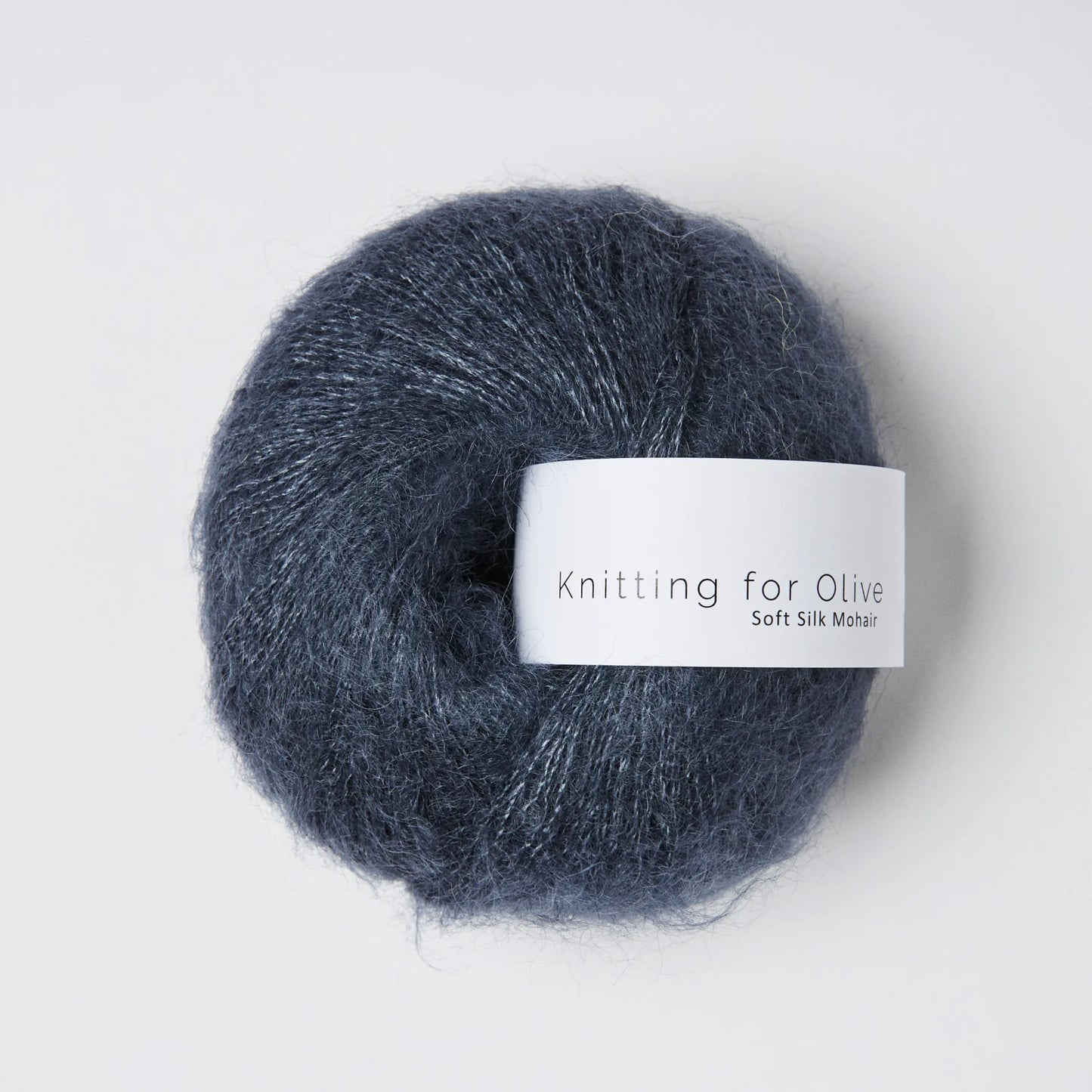 Kuvassa on Knitting for Olive Soft Silk Mohair -lanka (yarn) värissä Blue Whale.