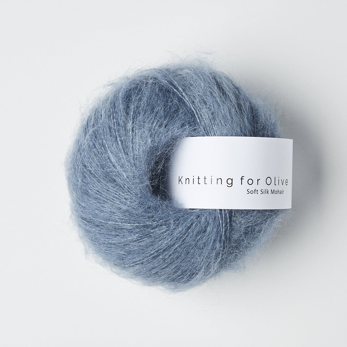 Kuvassa on Knitting for Olive Soft Silk Mohair -lanka (yarn) värissä Dusty Dove Blue.