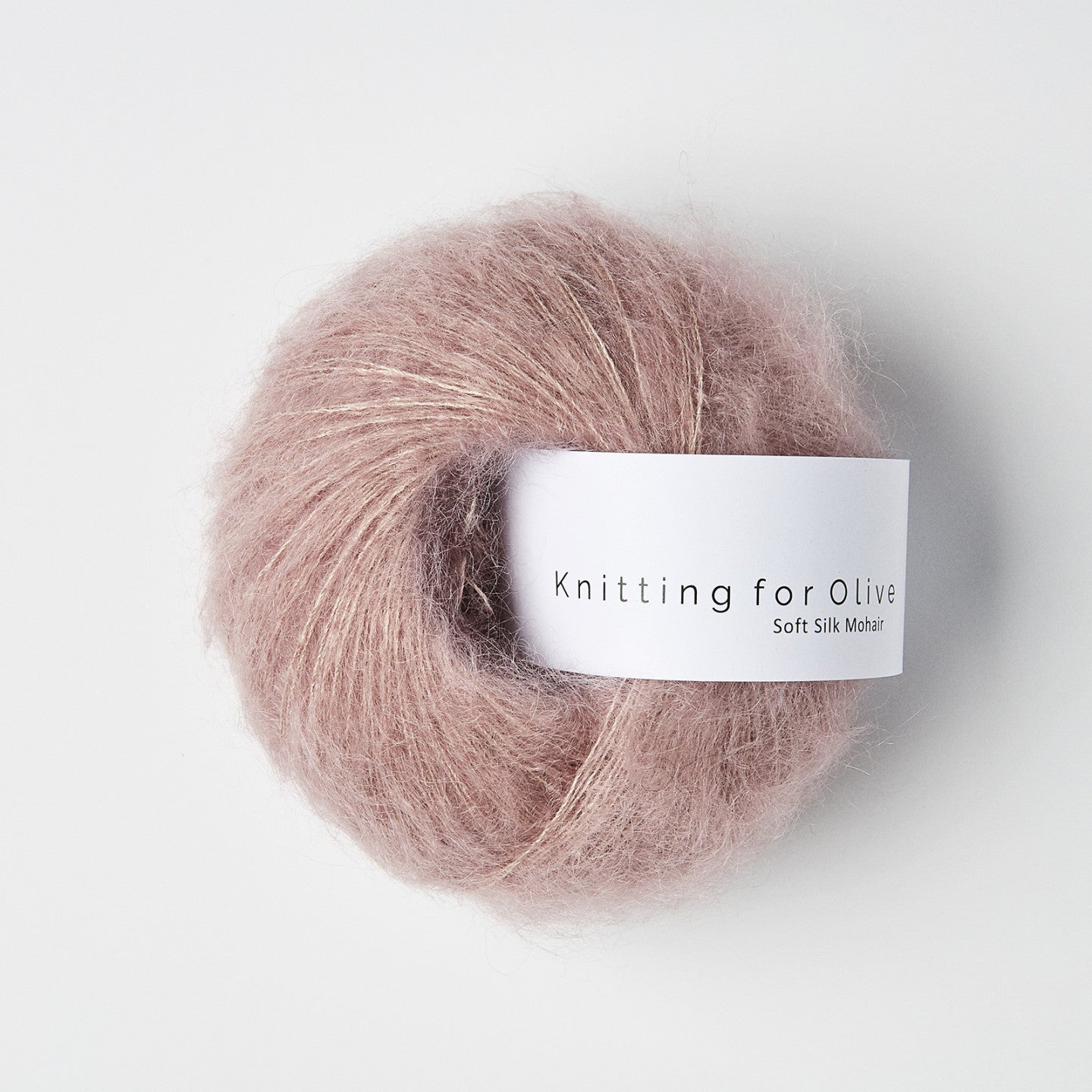 Kuvassa on Knitting for Olive Soft Silk Mohair -lanka (yarn) värissä Dusty Rose.