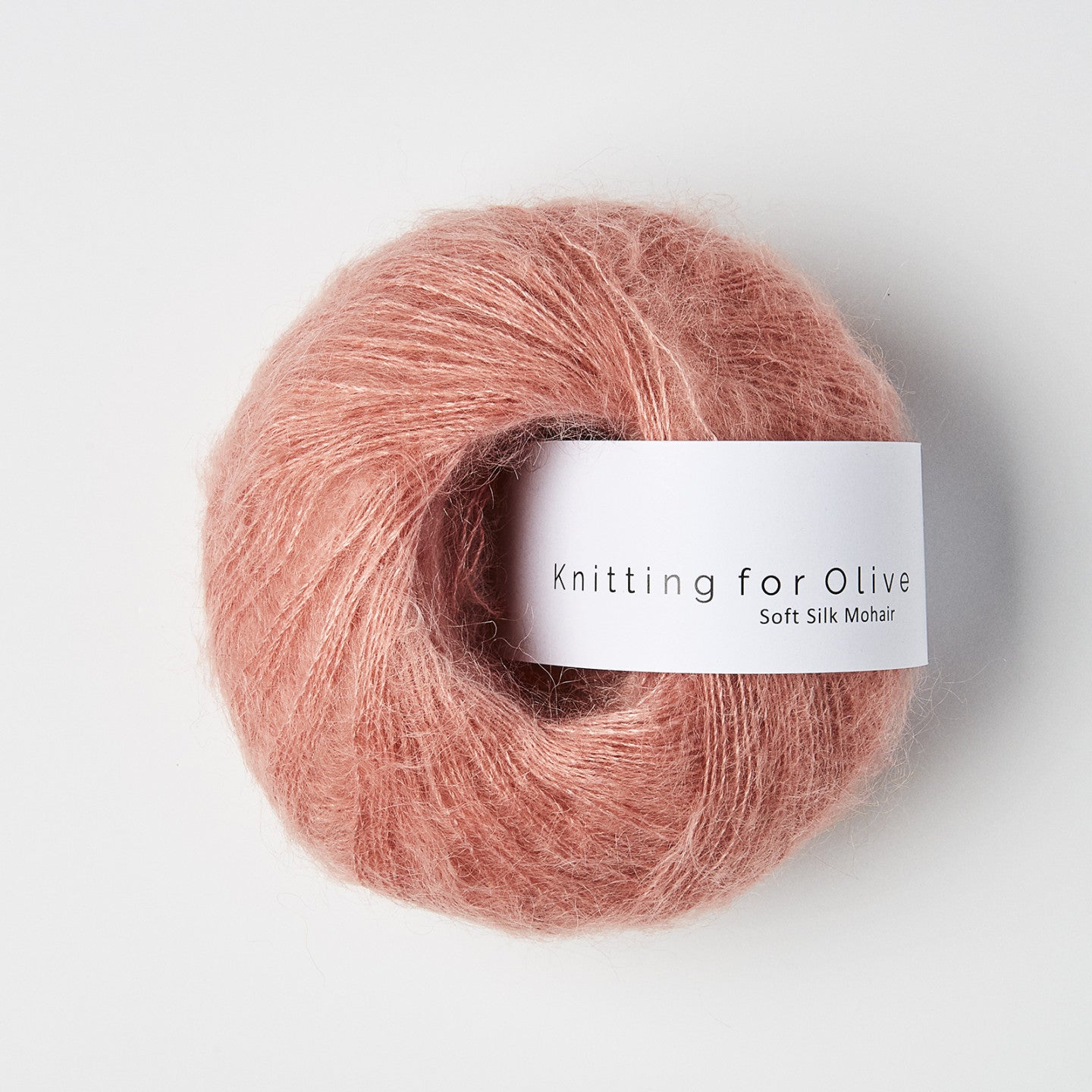 Kuvassa on Knitting for Olive Soft Silk Mohair -lanka (yarn) värissä Flamingo.
