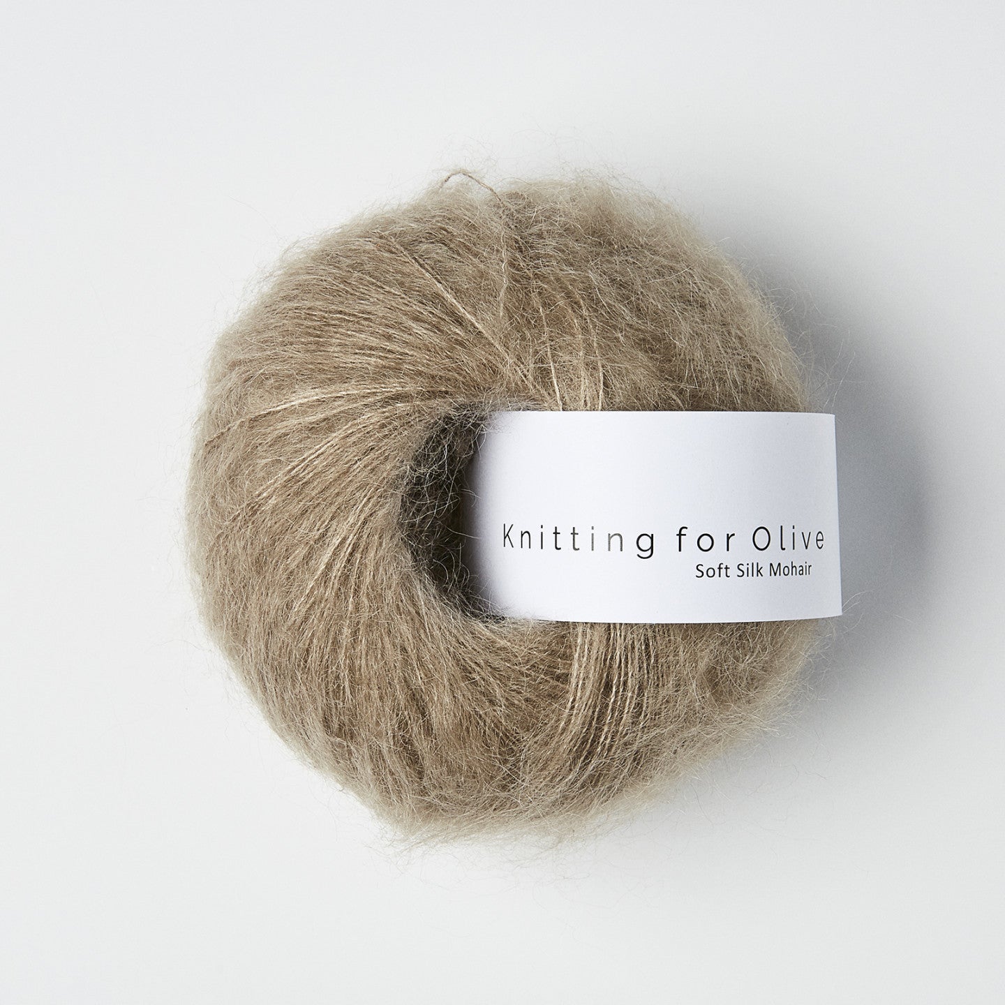Kuvassa on Knitting for Olive Soft Silk Mohair -lanka (yarn) värissä Linen.